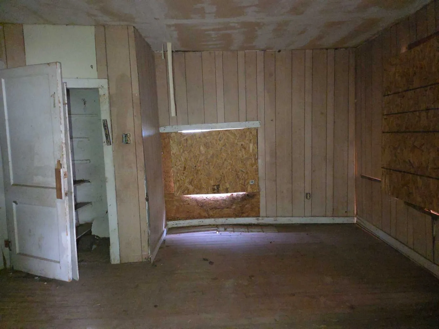 Single Family Residence For Sale in Coleman County , 1015 S Pecos Street, Coleman, Texas 76834, 2 Bedroom, 1 Bathroom, Garage spaces, 986 Sqft, built in 1950, mls#21398939, Real Estate Agent in Coleman, Homes For Sale in Coleman county, Homes For Sale in Coleman, Realtor in Coleman Texas, Real Estate Brokerage Independent Realty Texas, Luminita Cordes Realtor