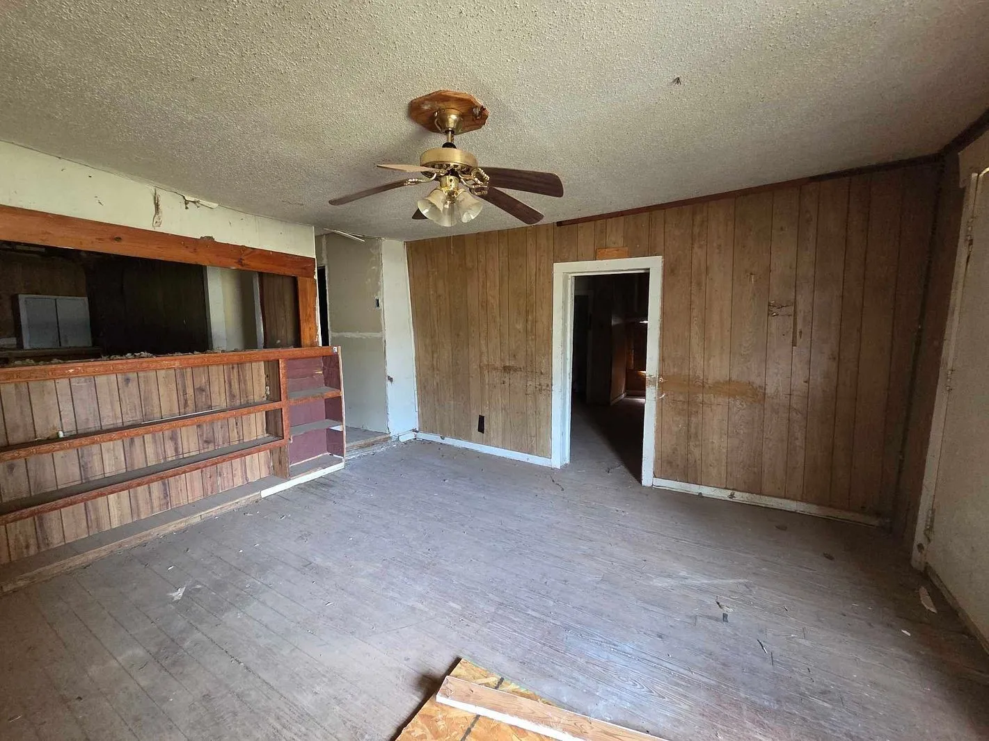 Single Family Residence For Sale in Coleman County , 1015 S Pecos Street, Coleman, Texas 76834, 2 Bedroom, 1 Bathroom, Garage spaces, 986 Sqft, built in 1950, mls#21398939, Real Estate Agent in Coleman, Homes For Sale in Coleman county, Homes For Sale in Coleman, Realtor in Coleman Texas, Real Estate Brokerage Independent Realty Texas, Luminita Cordes Realtor