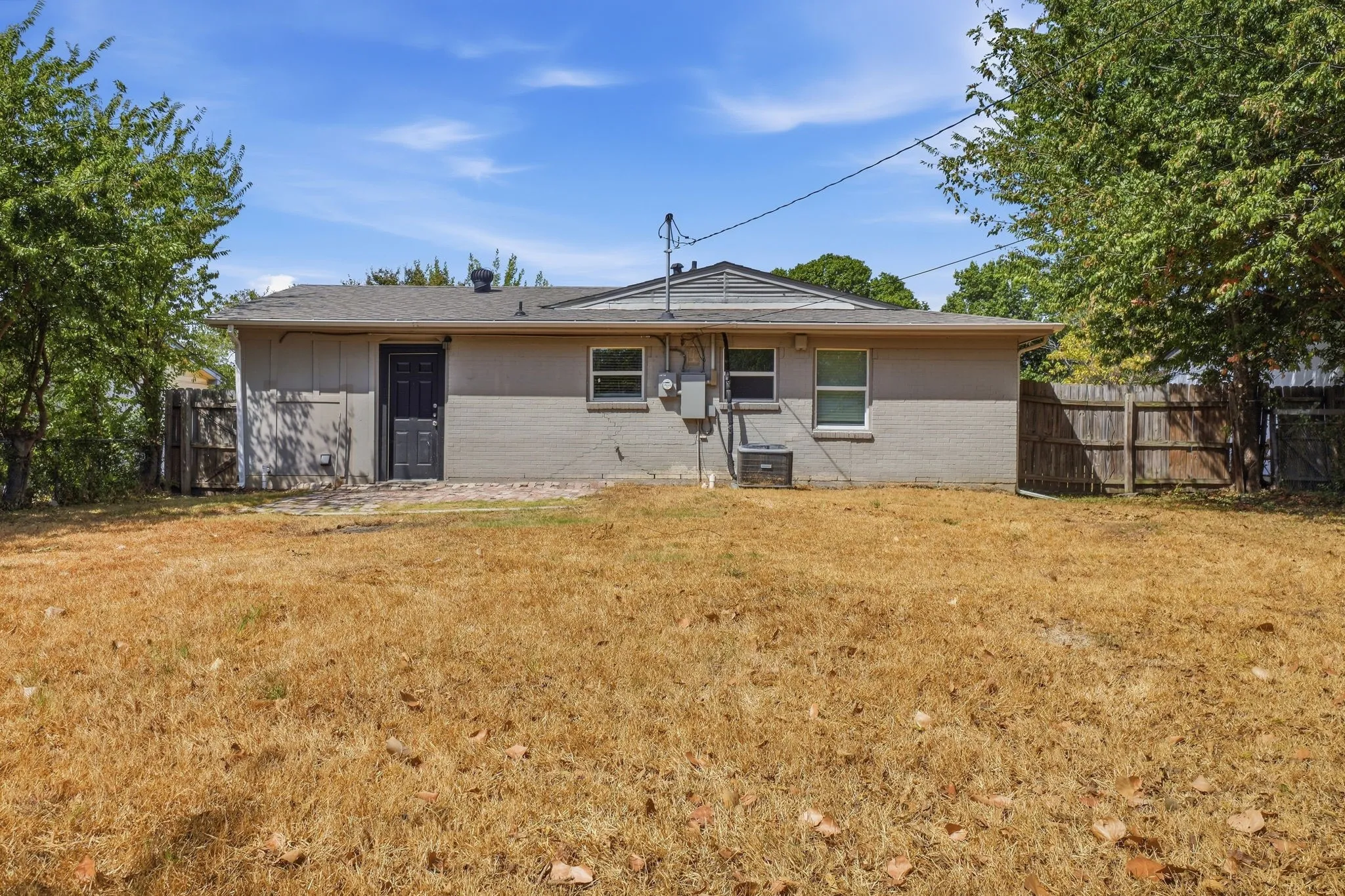 Single Family Residence For Sale in Dallas County , 2740 Blue Ridge Drive, Mesquite, Texas 75150, 3 Bedroom, 1 Bathroom, Garage spaces, 1,209 Sqft, built in 1960, mls#21338097, Real Estate Agent in Mesquite, Homes For Sale in Dallas county, Homes For Sale in Mesquite, Realtor in Mesquite Texas, Real Estate Brokerage Independent Realty Texas, Luminita Cordes Realtor