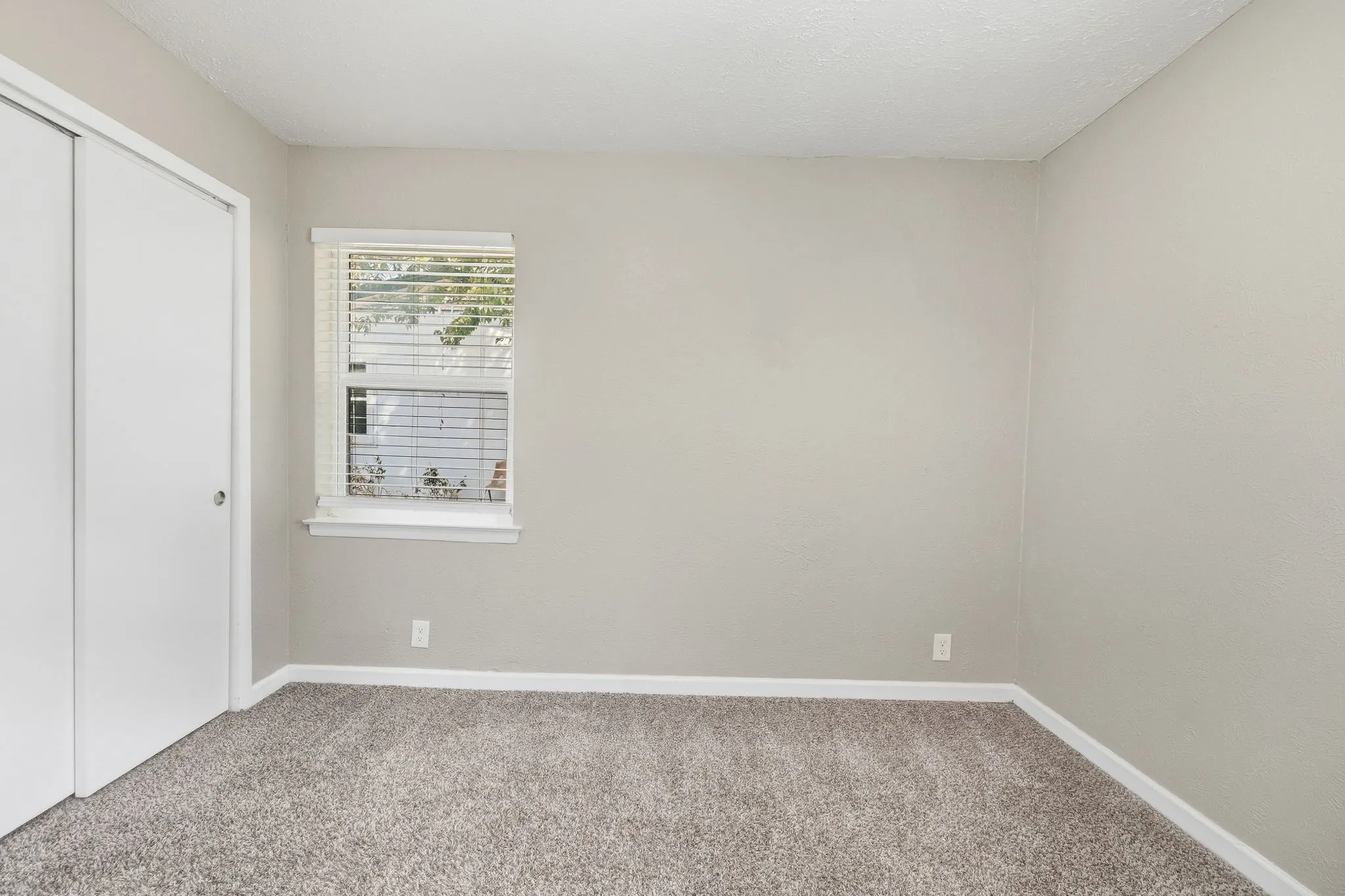 Single Family Residence For Sale in Dallas County , 2740 Blue Ridge Drive, Mesquite, Texas 75150, 3 Bedroom, 1 Bathroom, Garage spaces, 1,209 Sqft, built in 1960, mls#21338097, Real Estate Agent in Mesquite, Homes For Sale in Dallas county, Homes For Sale in Mesquite, Realtor in Mesquite Texas, Real Estate Brokerage Independent Realty Texas, Luminita Cordes Realtor