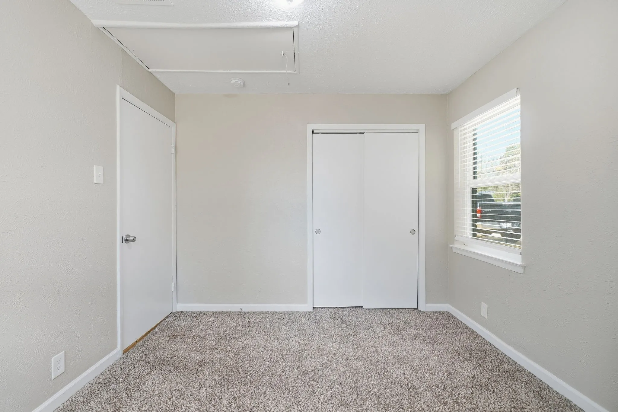 Single Family Residence For Sale in Dallas County , 2740 Blue Ridge Drive, Mesquite, Texas 75150, 3 Bedroom, 1 Bathroom, Garage spaces, 1,209 Sqft, built in 1960, mls#21338097, Real Estate Agent in Mesquite, Homes For Sale in Dallas county, Homes For Sale in Mesquite, Realtor in Mesquite Texas, Real Estate Brokerage Independent Realty Texas, Luminita Cordes Realtor