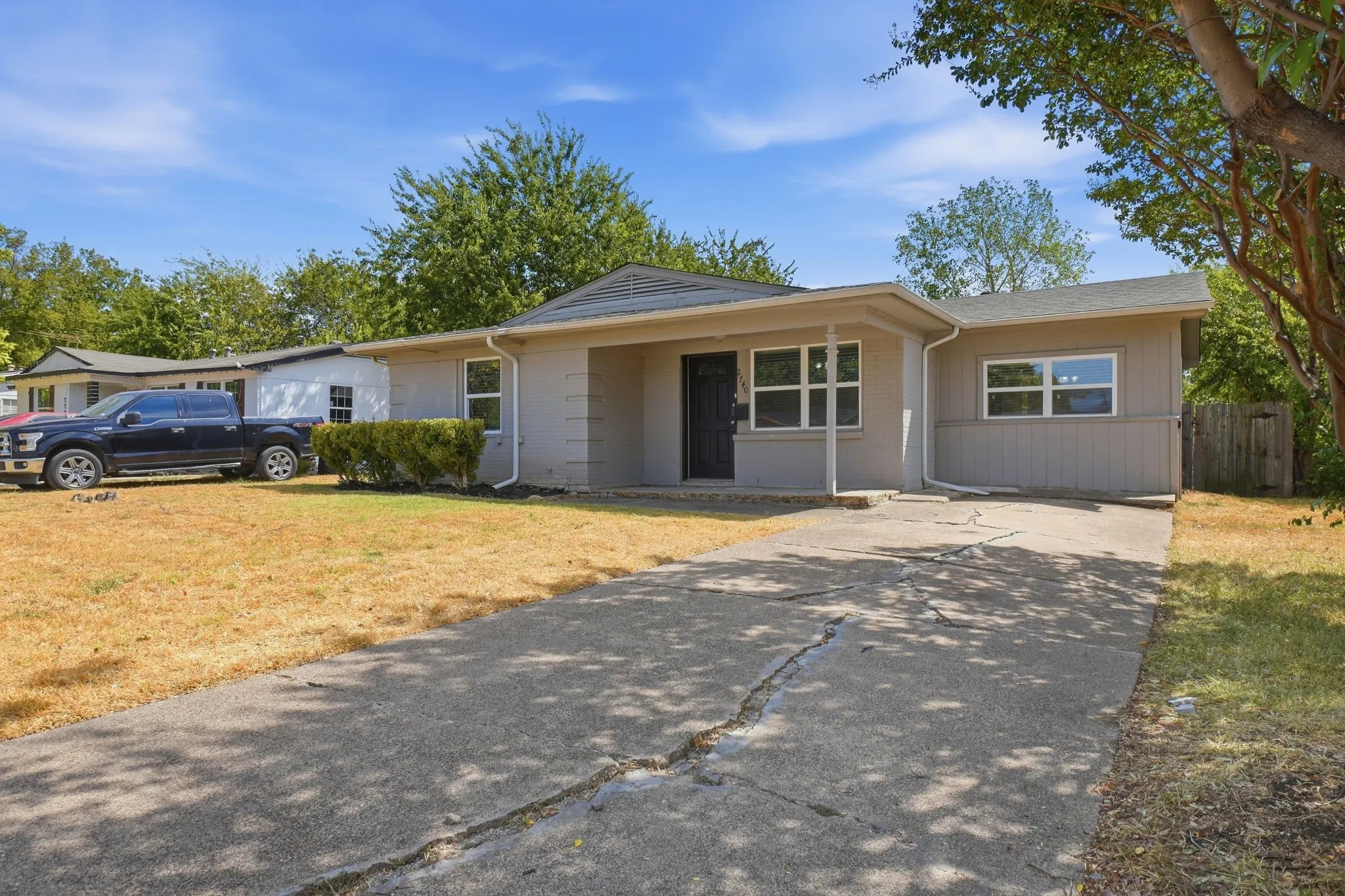 Single Family Residence For Sale in Dallas County , 2740 Blue Ridge Drive, Mesquite, Texas 75150, 3 Bedroom, 1 Bathroom, Garage spaces, 1,209 Sqft, built in 1960, mls#21338097, Real Estate Agent in Mesquite, Homes For Sale in Dallas county, Homes For Sale in Mesquite, Realtor in Mesquite Texas, Real Estate Brokerage Independent Realty Texas, Luminita Cordes Realtor