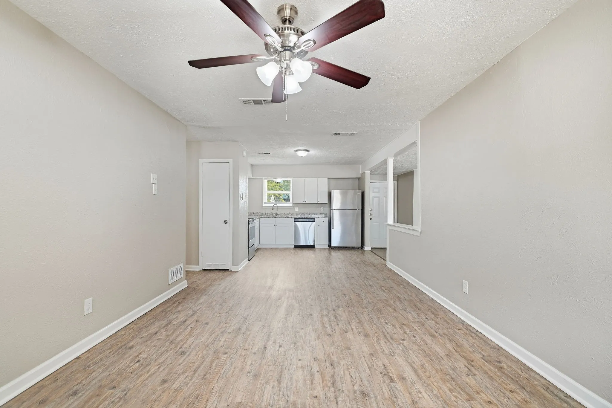 Single Family Residence For Sale in Dallas County , 2740 Blue Ridge Drive, Mesquite, Texas 75150, 3 Bedroom, 1 Bathroom, Garage spaces, 1,209 Sqft, built in 1960, mls#21338097, Real Estate Agent in Mesquite, Homes For Sale in Dallas county, Homes For Sale in Mesquite, Realtor in Mesquite Texas, Real Estate Brokerage Independent Realty Texas, Luminita Cordes Realtor