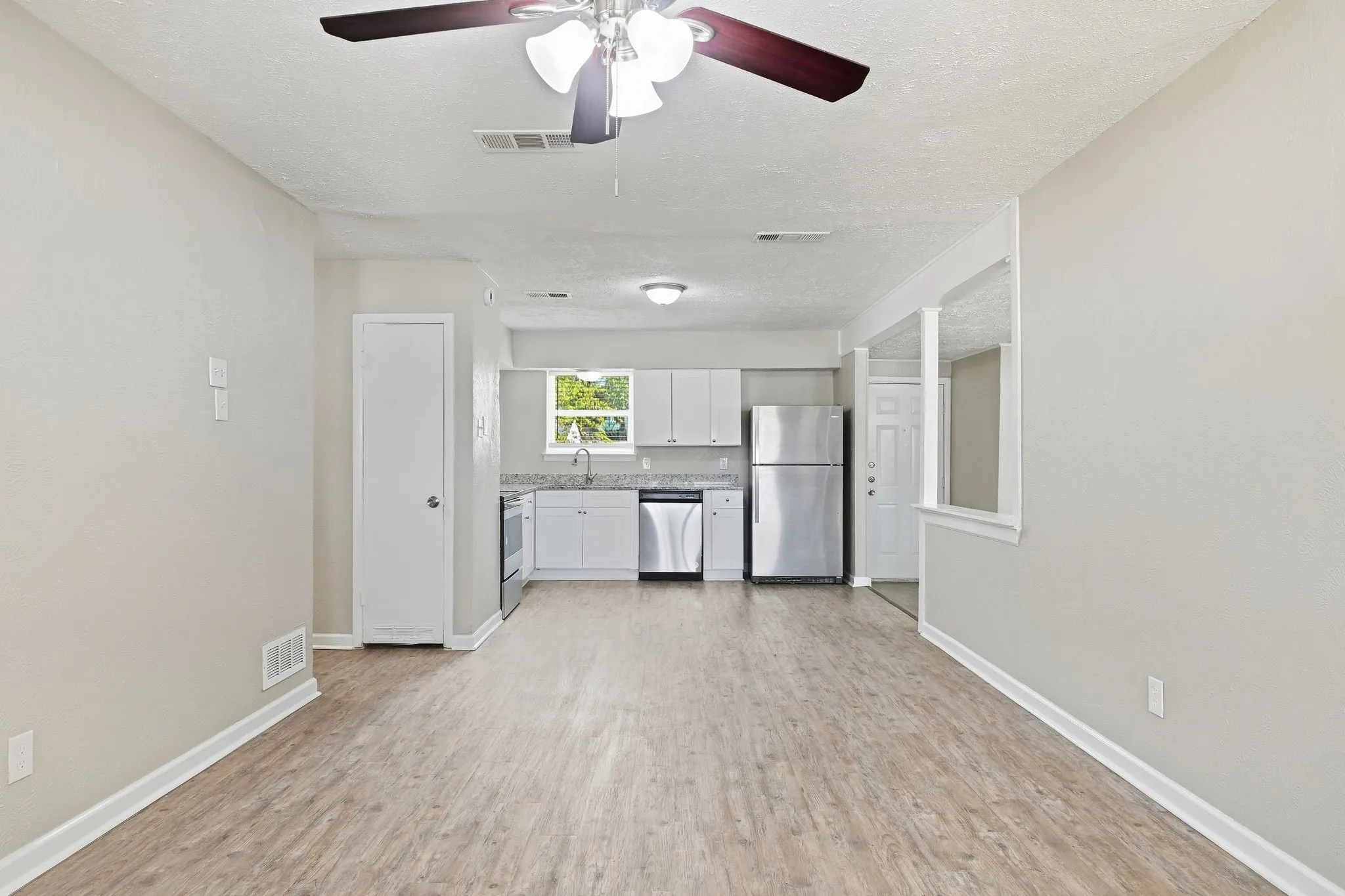Single Family Residence For Sale in Dallas County , 2740 Blue Ridge Drive, Mesquite, Texas 75150, 3 Bedroom, 1 Bathroom, Garage spaces, 1,209 Sqft, built in 1960, mls#21338097, Real Estate Agent in Mesquite, Homes For Sale in Dallas county, Homes For Sale in Mesquite, Realtor in Mesquite Texas, Real Estate Brokerage Independent Realty Texas, Luminita Cordes Realtor