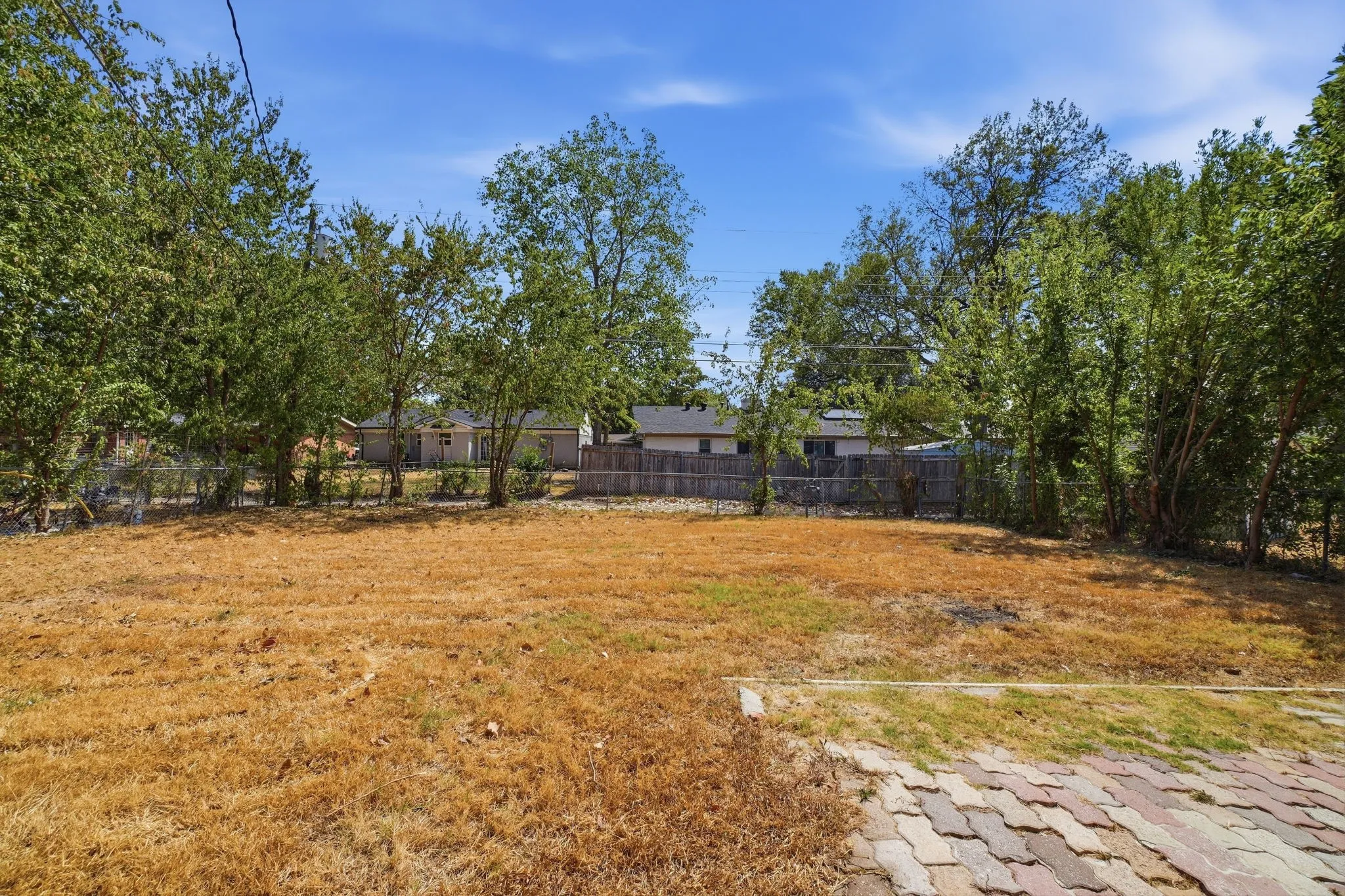 Single Family Residence For Sale in Dallas County , 2740 Blue Ridge Drive, Mesquite, Texas 75150, 3 Bedroom, 1 Bathroom, Garage spaces, 1,209 Sqft, built in 1960, mls#21338097, Real Estate Agent in Mesquite, Homes For Sale in Dallas county, Homes For Sale in Mesquite, Realtor in Mesquite Texas, Real Estate Brokerage Independent Realty Texas, Luminita Cordes Realtor