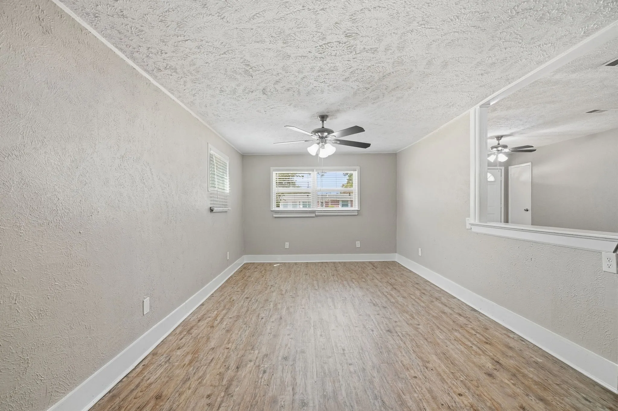 Single Family Residence For Sale in Dallas County , 2740 Blue Ridge Drive, Mesquite, Texas 75150, 3 Bedroom, 1 Bathroom, Garage spaces, 1,209 Sqft, built in 1960, mls#21338097, Real Estate Agent in Mesquite, Homes For Sale in Dallas county, Homes For Sale in Mesquite, Realtor in Mesquite Texas, Real Estate Brokerage Independent Realty Texas, Luminita Cordes Realtor