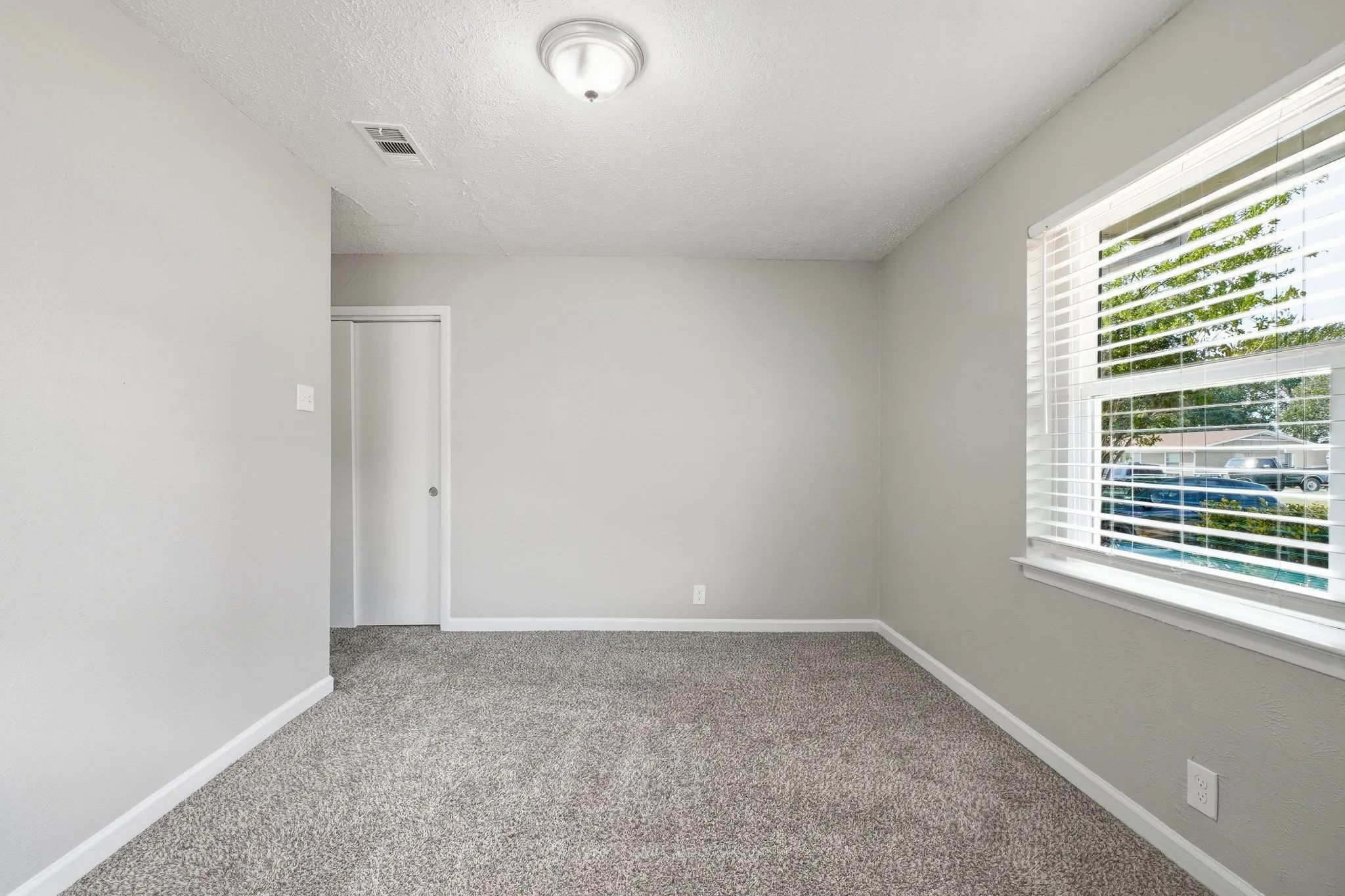 Single Family Residence For Sale in Dallas County , 2740 Blue Ridge Drive, Mesquite, Texas 75150, 3 Bedroom, 1 Bathroom, Garage spaces, 1,209 Sqft, built in 1960, mls#21338097, Real Estate Agent in Mesquite, Homes For Sale in Dallas county, Homes For Sale in Mesquite, Realtor in Mesquite Texas, Real Estate Brokerage Independent Realty Texas, Luminita Cordes Realtor