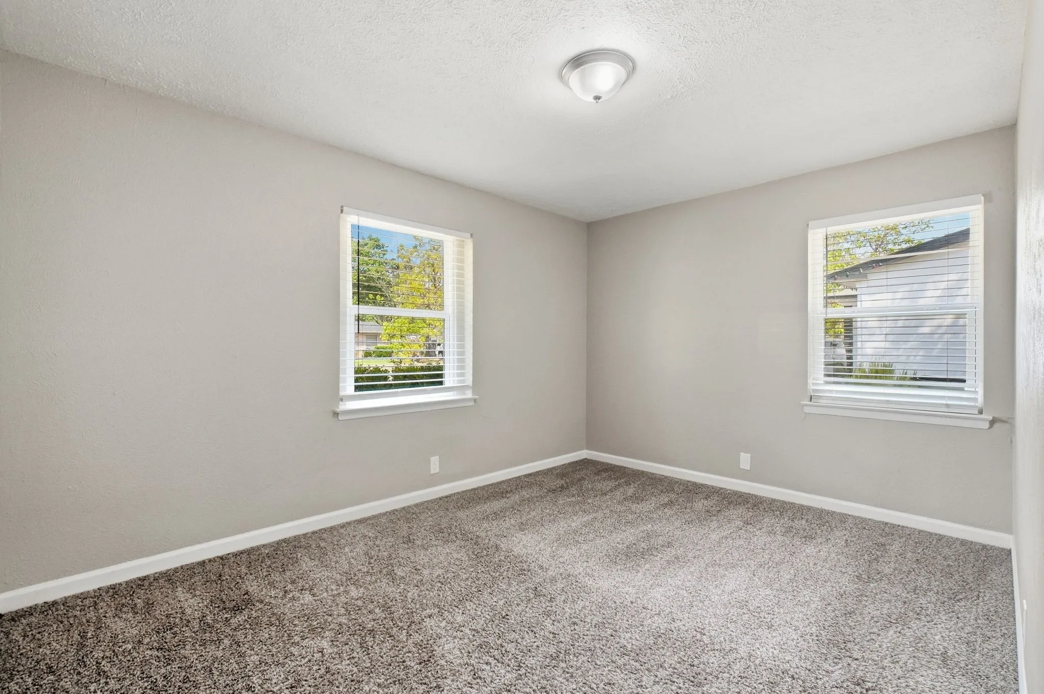 Single Family Residence For Sale in Dallas County , 2740 Blue Ridge Drive, Mesquite, Texas 75150, 3 Bedroom, 1 Bathroom, Garage spaces, 1,209 Sqft, built in 1960, mls#21338097, Real Estate Agent in Mesquite, Homes For Sale in Dallas county, Homes For Sale in Mesquite, Realtor in Mesquite Texas, Real Estate Brokerage Independent Realty Texas, Luminita Cordes Realtor