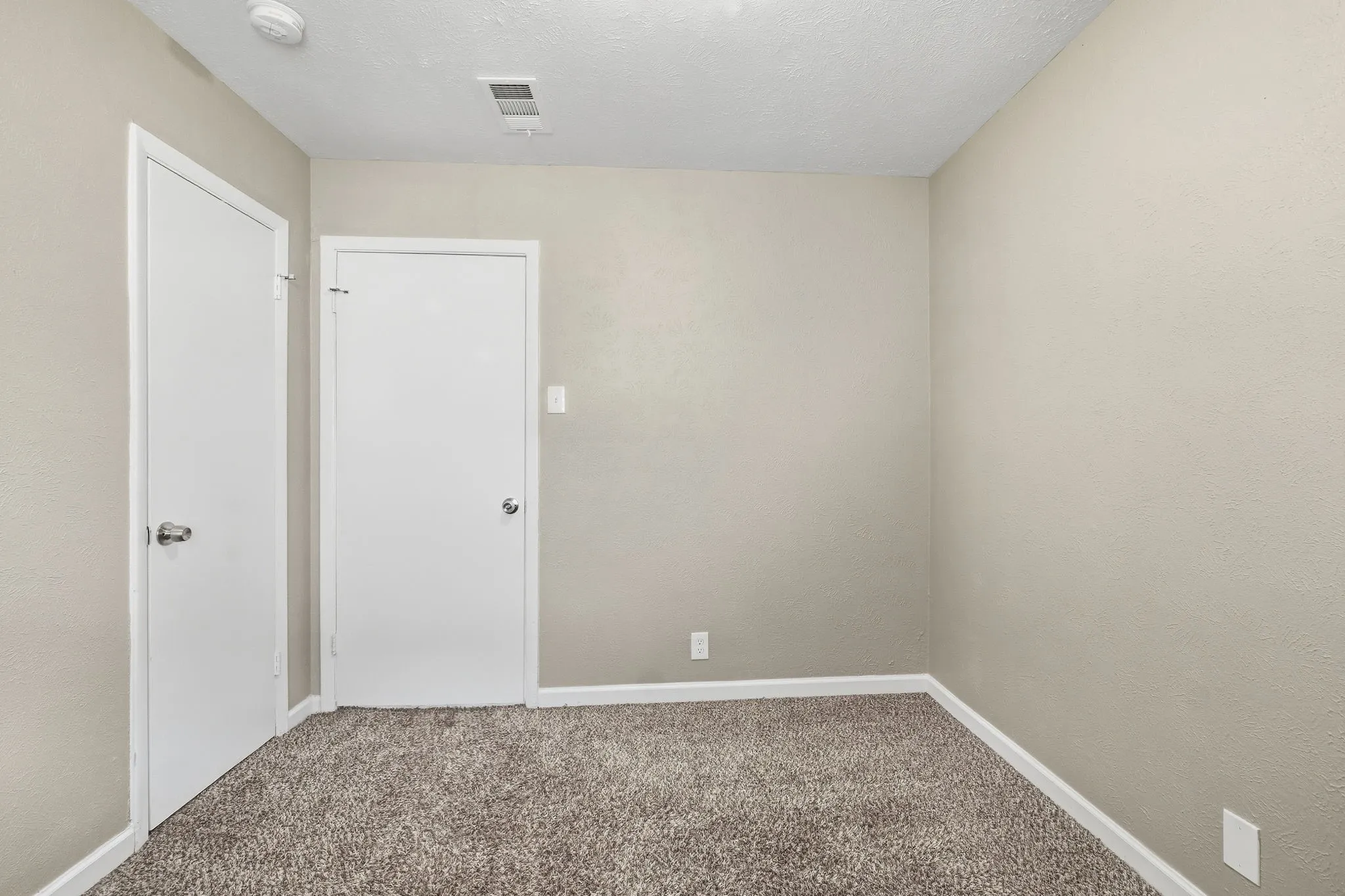 Single Family Residence For Sale in Dallas County , 2740 Blue Ridge Drive, Mesquite, Texas 75150, 3 Bedroom, 1 Bathroom, Garage spaces, 1,209 Sqft, built in 1960, mls#21338097, Real Estate Agent in Mesquite, Homes For Sale in Dallas county, Homes For Sale in Mesquite, Realtor in Mesquite Texas, Real Estate Brokerage Independent Realty Texas, Luminita Cordes Realtor