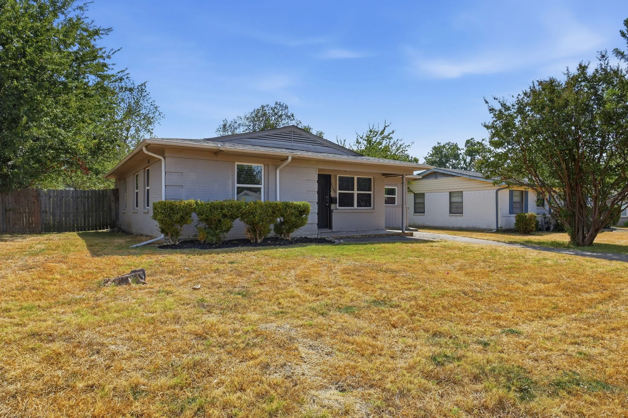 Single Family Residence For Sale in Dallas County , 2740 Blue Ridge Drive, Mesquite, Texas 75150, 3 Bedroom, 1 Bathroom, Garage spaces, 1,209 Sqft, built in 1960, mls#21338097, Real Estate Agent in Mesquite, Homes For Sale in Dallas county, Homes For Sale in Mesquite, Realtor in Mesquite Texas, Real Estate Brokerage Independent Realty Texas, Luminita Cordes Realtor