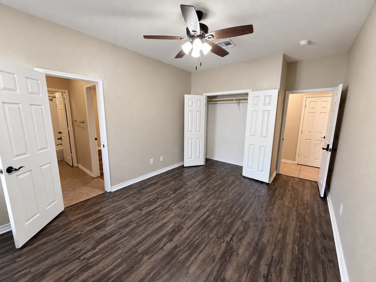 Single Family Residence For Sale in Mc Lennan County , 221 Gurley Lane, Waco, Texas 76706, 6 Bedroom, 4 Bathroom, Garage spaces, 2,205 Sqft, built in 2006, mls#21394298, Real Estate Agent in Waco, Homes For Sale in Mc Lennan county, Homes For Sale in Waco, Realtor in Waco Texas, Real Estate Brokerage Independent Realty Texas, Luminita Cordes Realtor