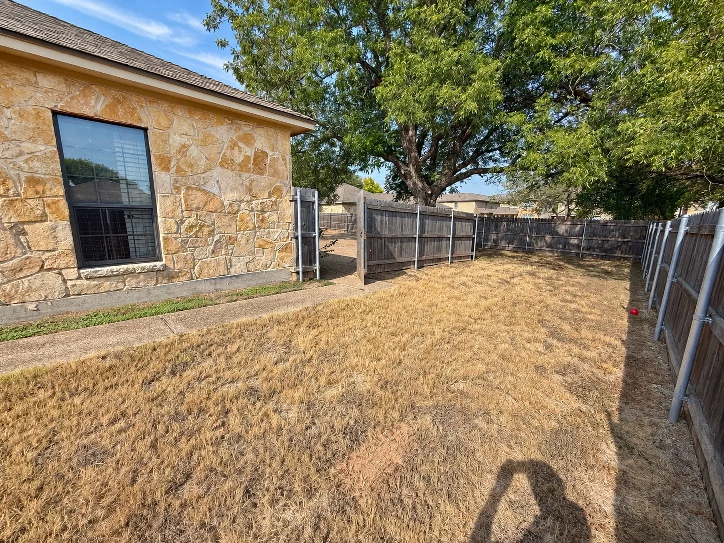 Single Family Residence For Sale in Mc Lennan County , 221 Gurley Lane, Waco, Texas 76706, 6 Bedroom, 4 Bathroom, Garage spaces, 2,205 Sqft, built in 2006, mls#21394298, Real Estate Agent in Waco, Homes For Sale in Mc Lennan county, Homes For Sale in Waco, Realtor in Waco Texas, Real Estate Brokerage Independent Realty Texas, Luminita Cordes Realtor