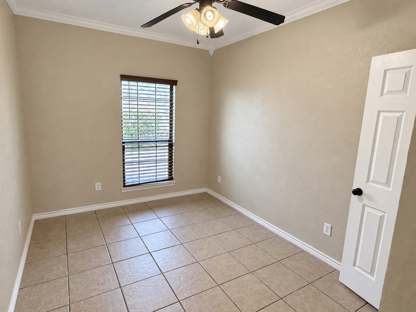 Single Family Residence For Sale in Mc Lennan County , 221 Gurley Lane, Waco, Texas 76706, 6 Bedroom, 4 Bathroom, Garage spaces, 2,205 Sqft, built in 2006, mls#21394298, Real Estate Agent in Waco, Homes For Sale in Mc Lennan county, Homes For Sale in Waco, Realtor in Waco Texas, Real Estate Brokerage Independent Realty Texas, Luminita Cordes Realtor