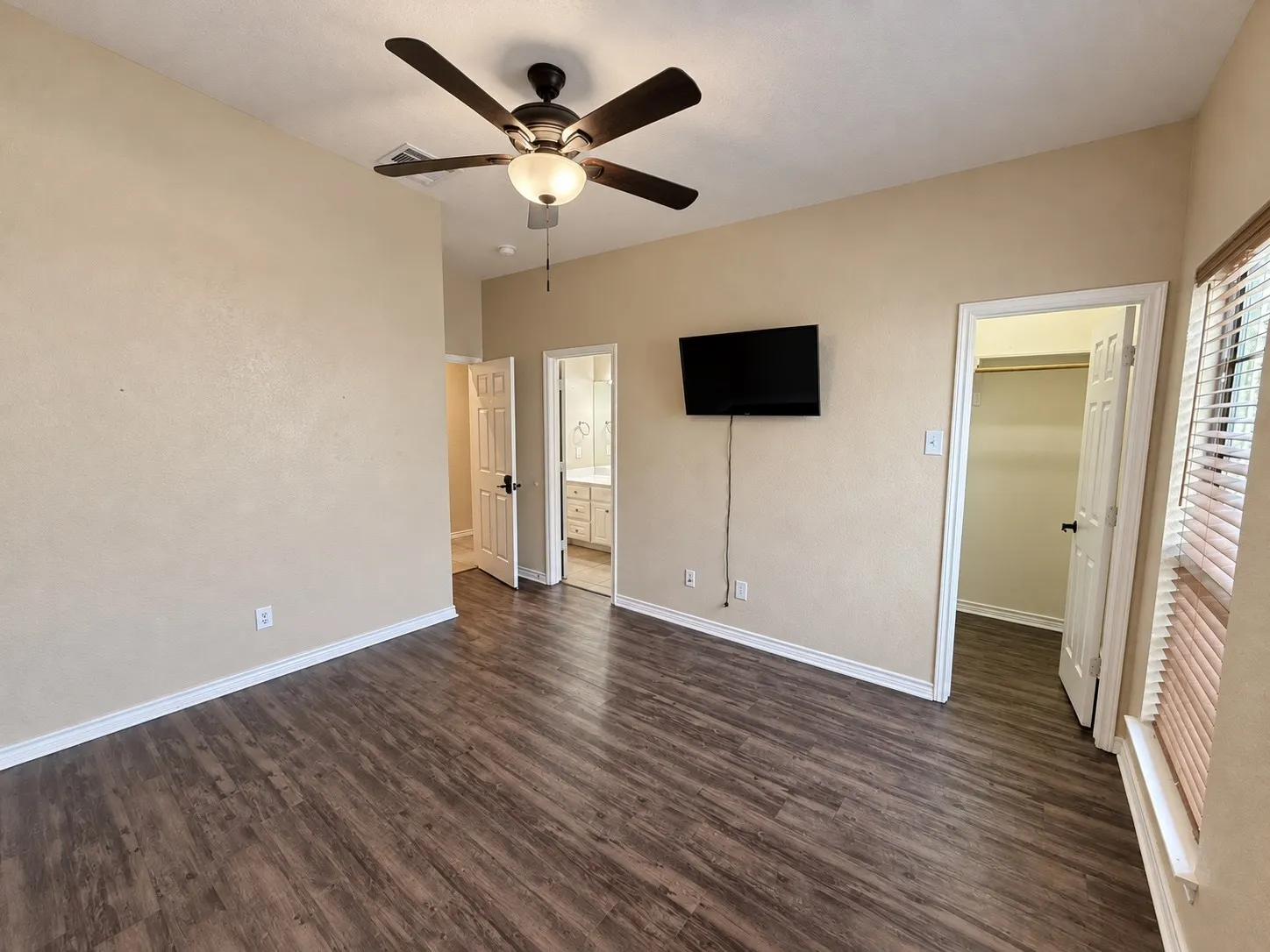 Single Family Residence For Sale in Mc Lennan County , 221 Gurley Lane, Waco, Texas 76706, 6 Bedroom, 4 Bathroom, Garage spaces, 2,205 Sqft, built in 2006, mls#21394298, Real Estate Agent in Waco, Homes For Sale in Mc Lennan county, Homes For Sale in Waco, Realtor in Waco Texas, Real Estate Brokerage Independent Realty Texas, Luminita Cordes Realtor