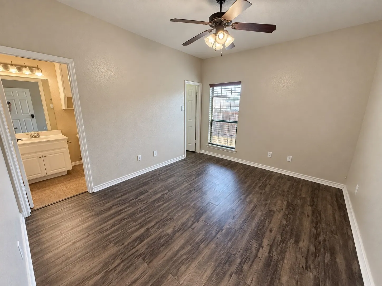Single Family Residence For Sale in Mc Lennan County , 221 Gurley Lane, Waco, Texas 76706, 6 Bedroom, 4 Bathroom, Garage spaces, 2,205 Sqft, built in 2006, mls#21394298, Real Estate Agent in Waco, Homes For Sale in Mc Lennan county, Homes For Sale in Waco, Realtor in Waco Texas, Real Estate Brokerage Independent Realty Texas, Luminita Cordes Realtor