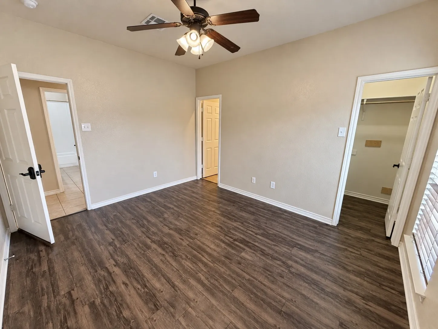 Single Family Residence For Sale in Mc Lennan County , 221 Gurley Lane, Waco, Texas 76706, 6 Bedroom, 4 Bathroom, Garage spaces, 2,205 Sqft, built in 2006, mls#21394298, Real Estate Agent in Waco, Homes For Sale in Mc Lennan county, Homes For Sale in Waco, Realtor in Waco Texas, Real Estate Brokerage Independent Realty Texas, Luminita Cordes Realtor