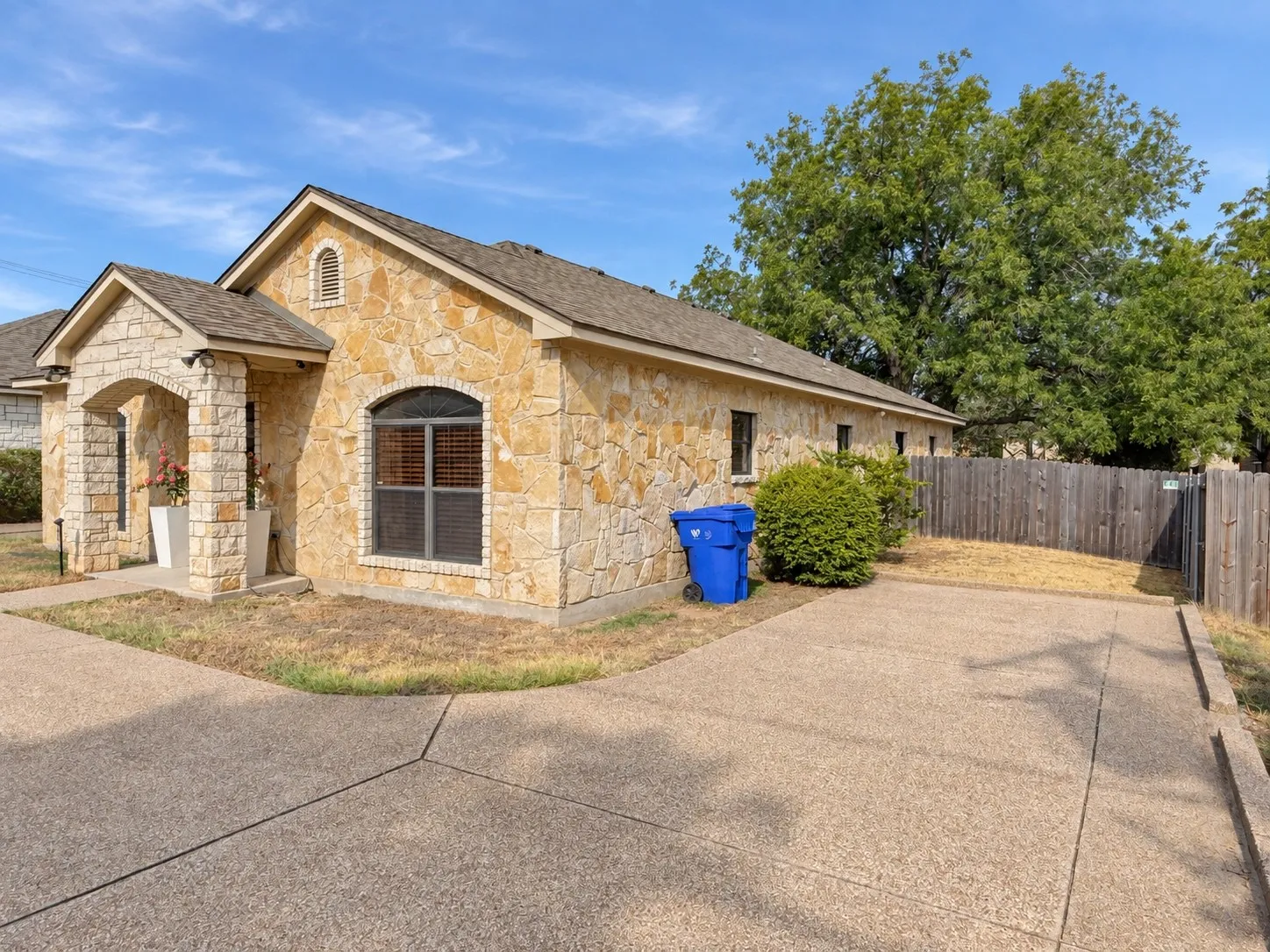 Single Family Residence For Sale in Mc Lennan County , 221 Gurley Lane, Waco, Texas 76706, 6 Bedroom, 4 Bathroom, Garage spaces, 2,205 Sqft, built in 2006, mls#21394298, Real Estate Agent in Waco, Homes For Sale in Mc Lennan county, Homes For Sale in Waco, Realtor in Waco Texas, Real Estate Brokerage Independent Realty Texas, Luminita Cordes Realtor