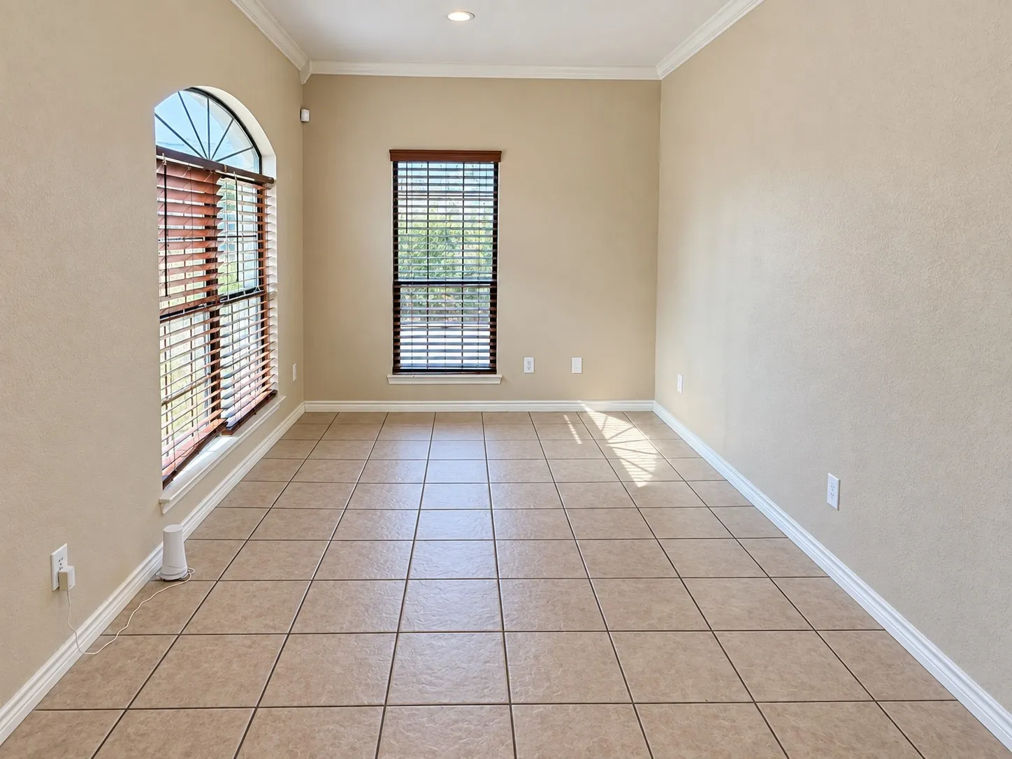 Single Family Residence For Sale in Mc Lennan County , 221 Gurley Lane, Waco, Texas 76706, 6 Bedroom, 4 Bathroom, Garage spaces, 2,205 Sqft, built in 2006, mls#21394298, Real Estate Agent in Waco, Homes For Sale in Mc Lennan county, Homes For Sale in Waco, Realtor in Waco Texas, Real Estate Brokerage Independent Realty Texas, Luminita Cordes Realtor