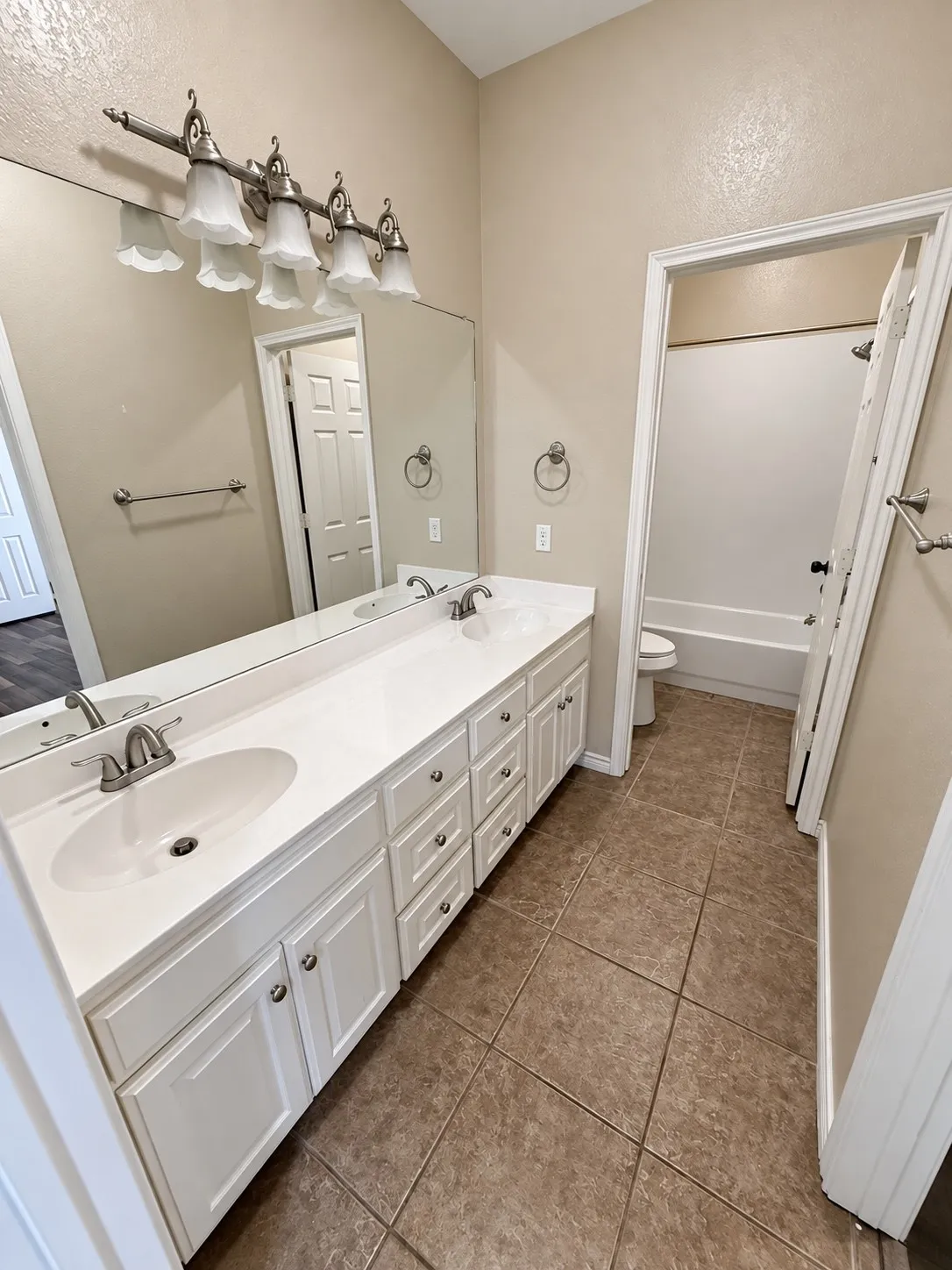 Single Family Residence For Sale in Mc Lennan County , 221 Gurley Lane, Waco, Texas 76706, 6 Bedroom, 4 Bathroom, Garage spaces, 2,205 Sqft, built in 2006, mls#21394298, Real Estate Agent in Waco, Homes For Sale in Mc Lennan county, Homes For Sale in Waco, Realtor in Waco Texas, Real Estate Brokerage Independent Realty Texas, Luminita Cordes Realtor