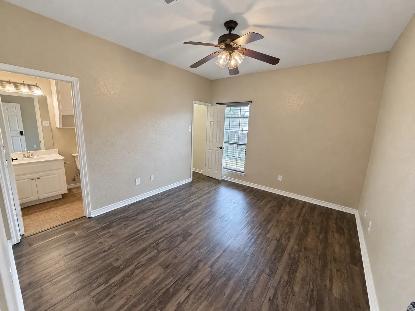 Single Family Residence For Sale in Mc Lennan County , 221 Gurley Lane, Waco, Texas 76706, 6 Bedroom, 4 Bathroom, Garage spaces, 2,205 Sqft, built in 2006, mls#21394298, Real Estate Agent in Waco, Homes For Sale in Mc Lennan county, Homes For Sale in Waco, Realtor in Waco Texas, Real Estate Brokerage Independent Realty Texas, Luminita Cordes Realtor
