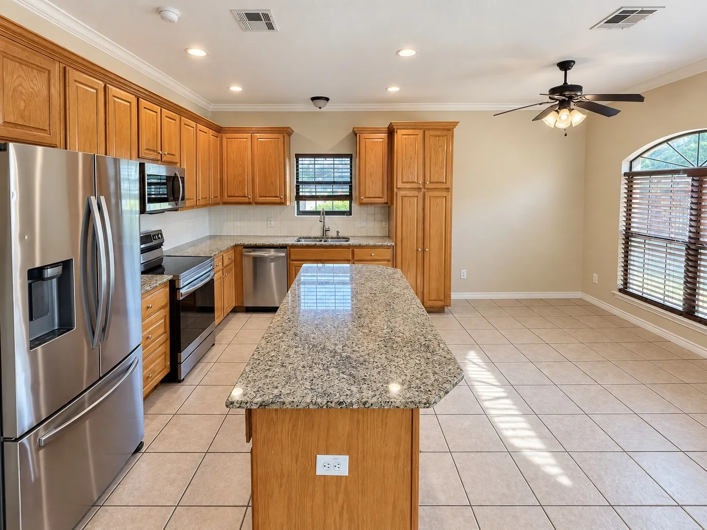 Single Family Residence For Sale in Mc Lennan County , 221 Gurley Lane, Waco, Texas 76706, 6 Bedroom, 4 Bathroom, Garage spaces, 2,205 Sqft, built in 2006, mls#21394298, Real Estate Agent in Waco, Homes For Sale in Mc Lennan county, Homes For Sale in Waco, Realtor in Waco Texas, Real Estate Brokerage Independent Realty Texas, Luminita Cordes Realtor