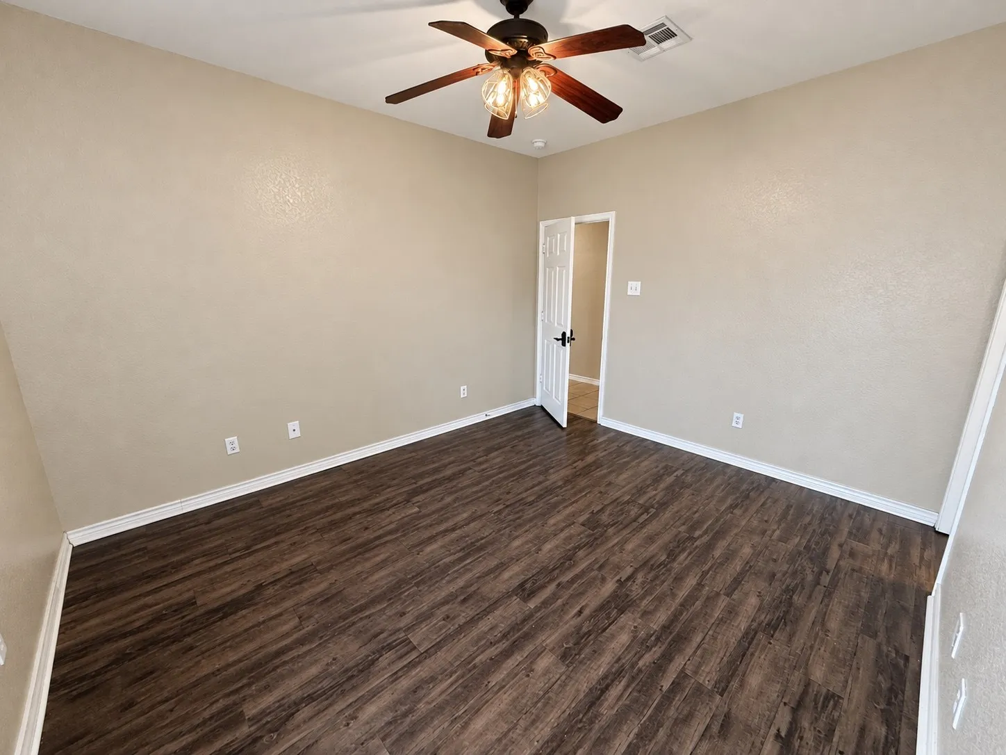 Single Family Residence For Sale in Mc Lennan County , 221 Gurley Lane, Waco, Texas 76706, 6 Bedroom, 4 Bathroom, Garage spaces, 2,205 Sqft, built in 2006, mls#21394298, Real Estate Agent in Waco, Homes For Sale in Mc Lennan county, Homes For Sale in Waco, Realtor in Waco Texas, Real Estate Brokerage Independent Realty Texas, Luminita Cordes Realtor