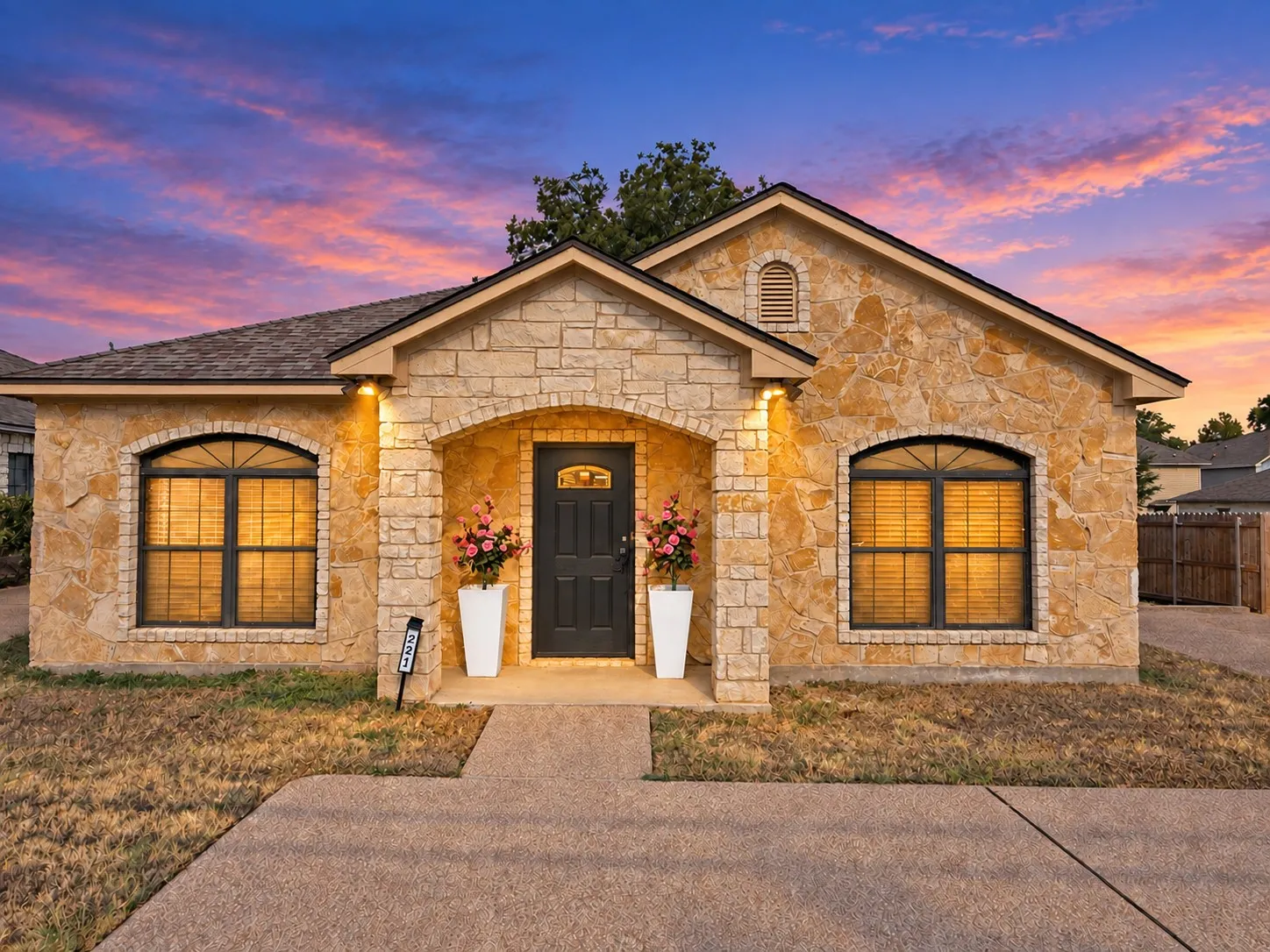 Single Family Residence For Sale in Mc Lennan County , 221 Gurley Lane, Waco, Texas 76706, 6 Bedroom, 4 Bathroom, Garage spaces, 2,205 Sqft, built in 2006, mls#21394298, Real Estate Agent in Waco, Homes For Sale in Mc Lennan county, Homes For Sale in Waco, Realtor in Waco Texas, Real Estate Brokerage Independent Realty Texas, Luminita Cordes Realtor