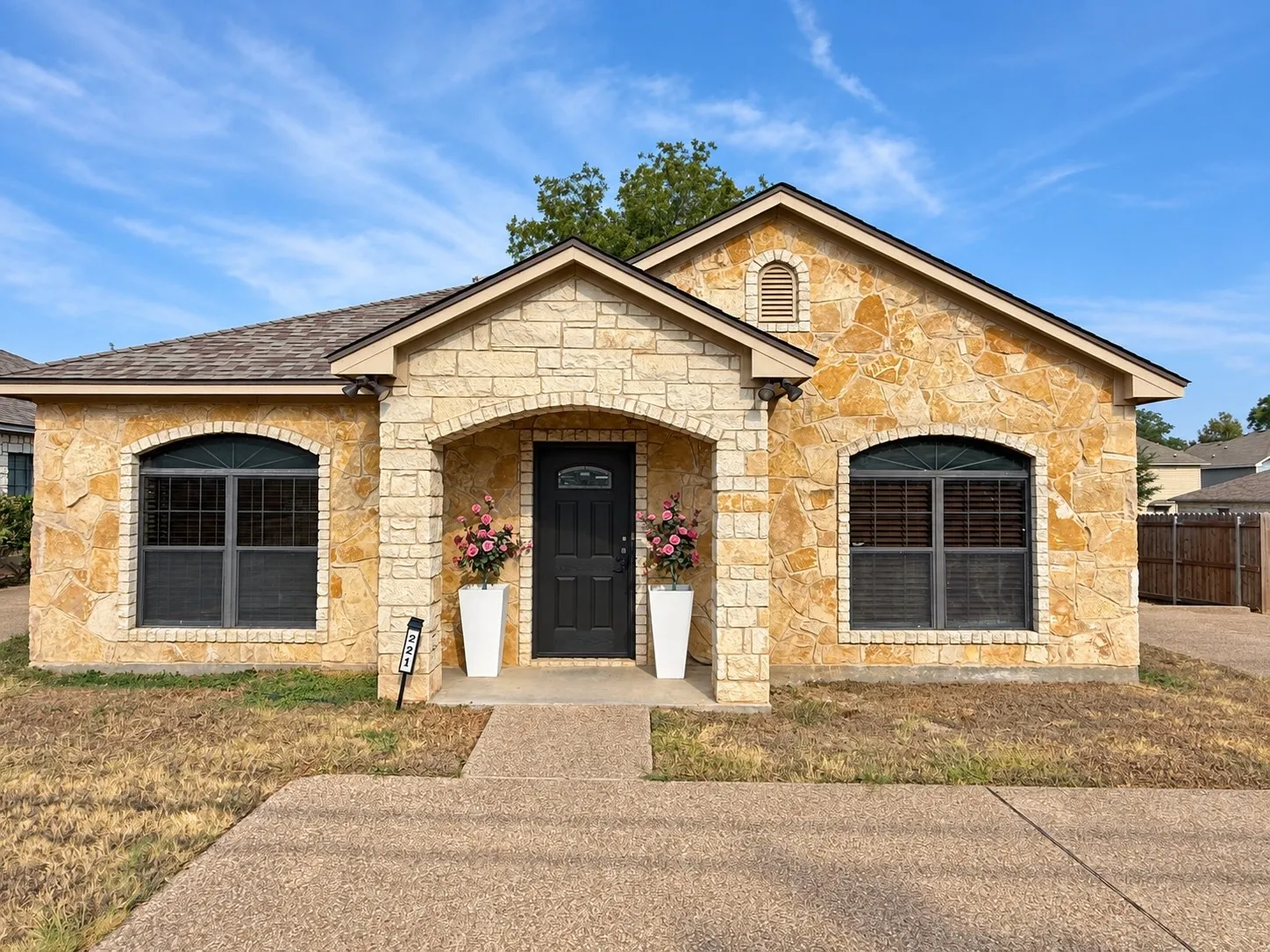 Single Family Residence For Sale in Mc Lennan County , 221 Gurley Lane, Waco, Texas 76706, 6 Bedroom, 4 Bathroom, Garage spaces, 2,205 Sqft, built in 2006, mls#21394298, Real Estate Agent in Waco, Homes For Sale in Mc Lennan county, Homes For Sale in Waco, Realtor in Waco Texas, Real Estate Brokerage Independent Realty Texas, Luminita Cordes Realtor