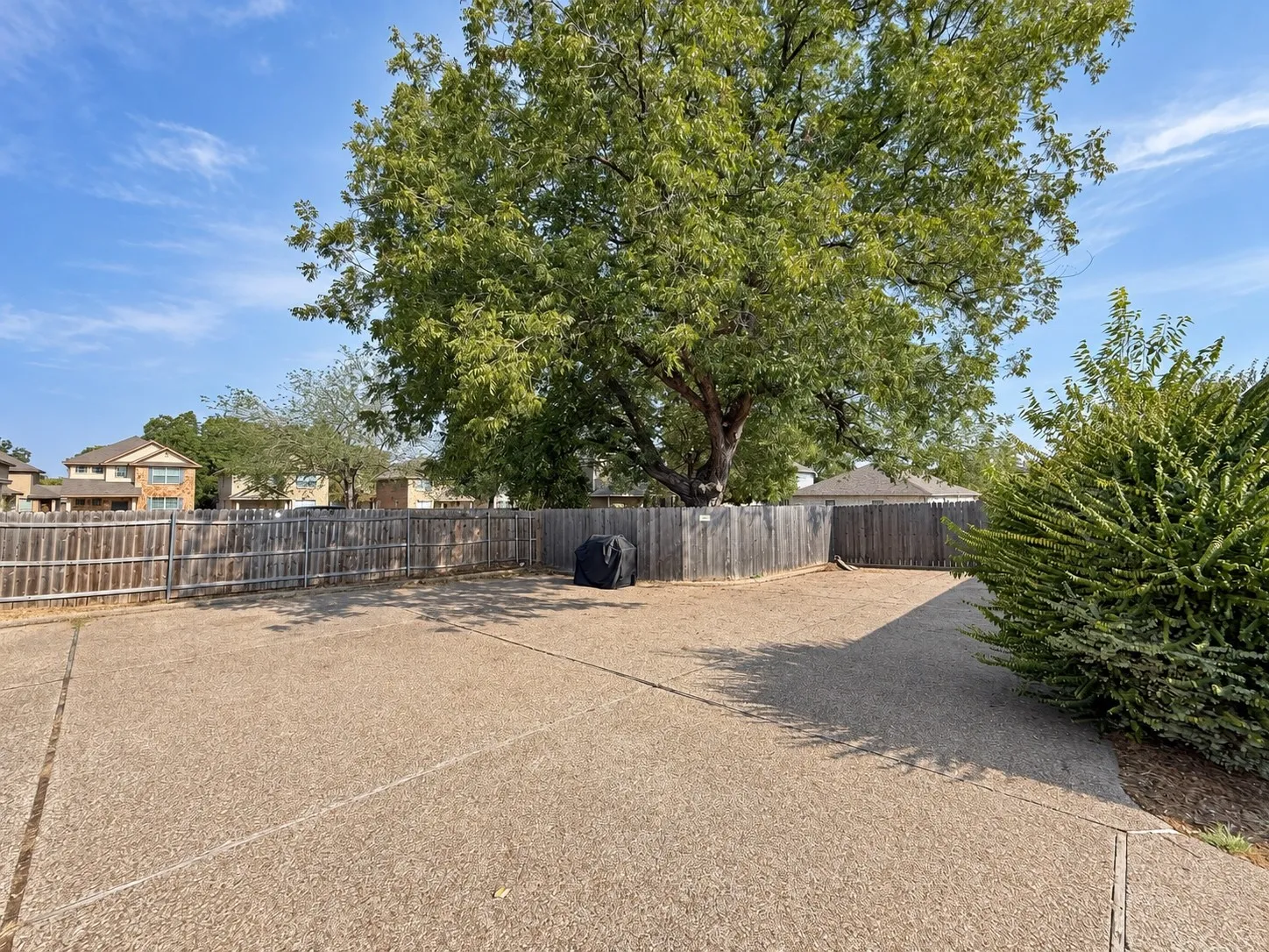 Single Family Residence For Sale in Mc Lennan County , 221 Gurley Lane, Waco, Texas 76706, 6 Bedroom, 4 Bathroom, Garage spaces, 2,205 Sqft, built in 2006, mls#21394298, Real Estate Agent in Waco, Homes For Sale in Mc Lennan county, Homes For Sale in Waco, Realtor in Waco Texas, Real Estate Brokerage Independent Realty Texas, Luminita Cordes Realtor