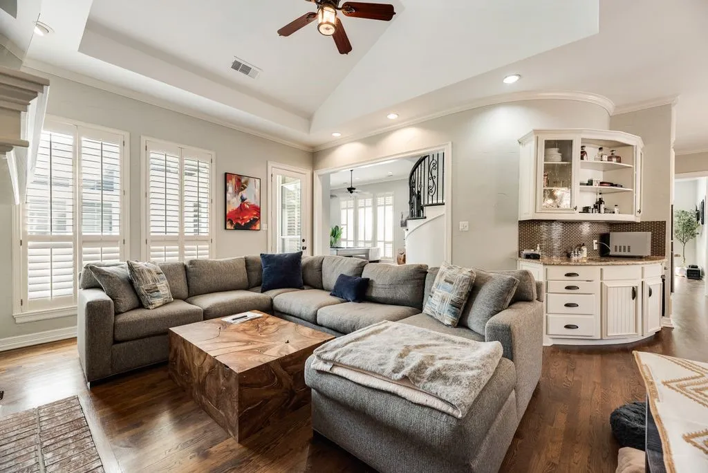 Single Family Residence For Sale in Dallas County , 2217 Clearspring Drive S, Irving, Texas 75063, 4 Bedroom, 4 Bathroom, 3 Garage spaces, 3,569 Sqft, built in 1988, mls#21397881, Real Estate Agent in Irving, Homes For Sale in Dallas county, Homes For Sale in Irving, Realtor in Irving Texas, Real Estate Brokerage Independent Realty Texas, Luminita Cordes Realtor