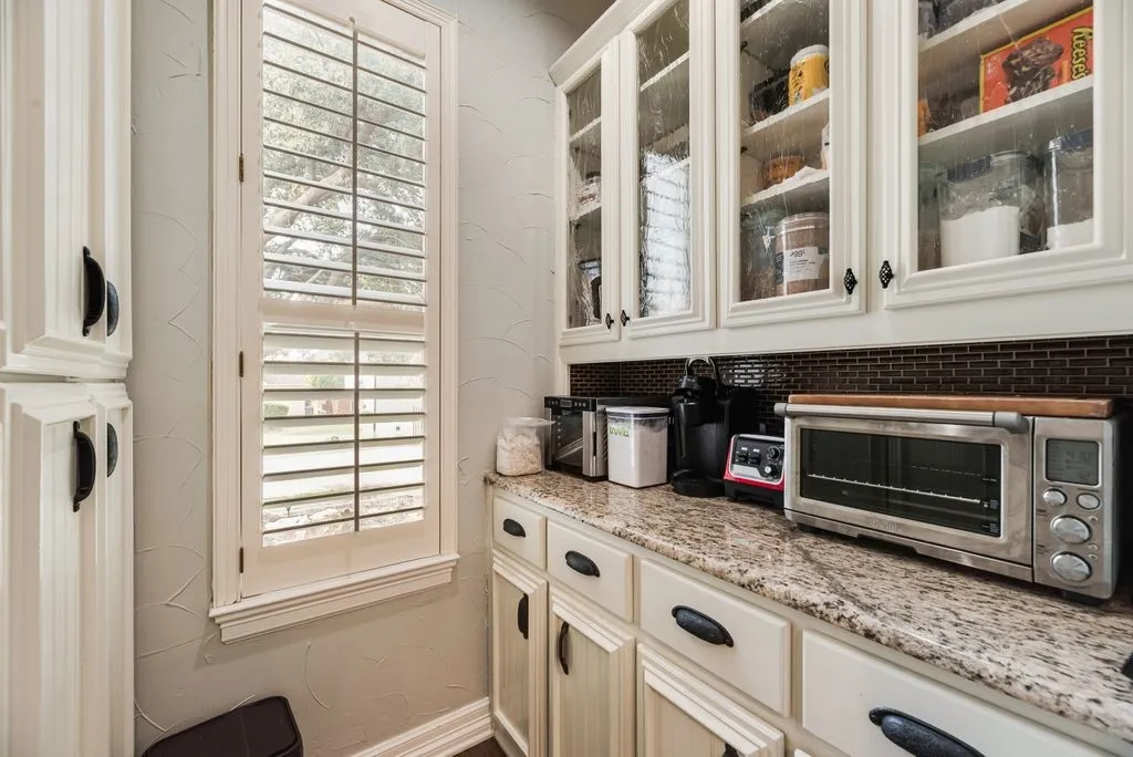 Single Family Residence For Sale in Dallas County , 2217 Clearspring Drive S, Irving, Texas 75063, 4 Bedroom, 4 Bathroom, 3 Garage spaces, 3,569 Sqft, built in 1988, mls#21397881, Real Estate Agent in Irving, Homes For Sale in Dallas county, Homes For Sale in Irving, Realtor in Irving Texas, Real Estate Brokerage Independent Realty Texas, Luminita Cordes Realtor