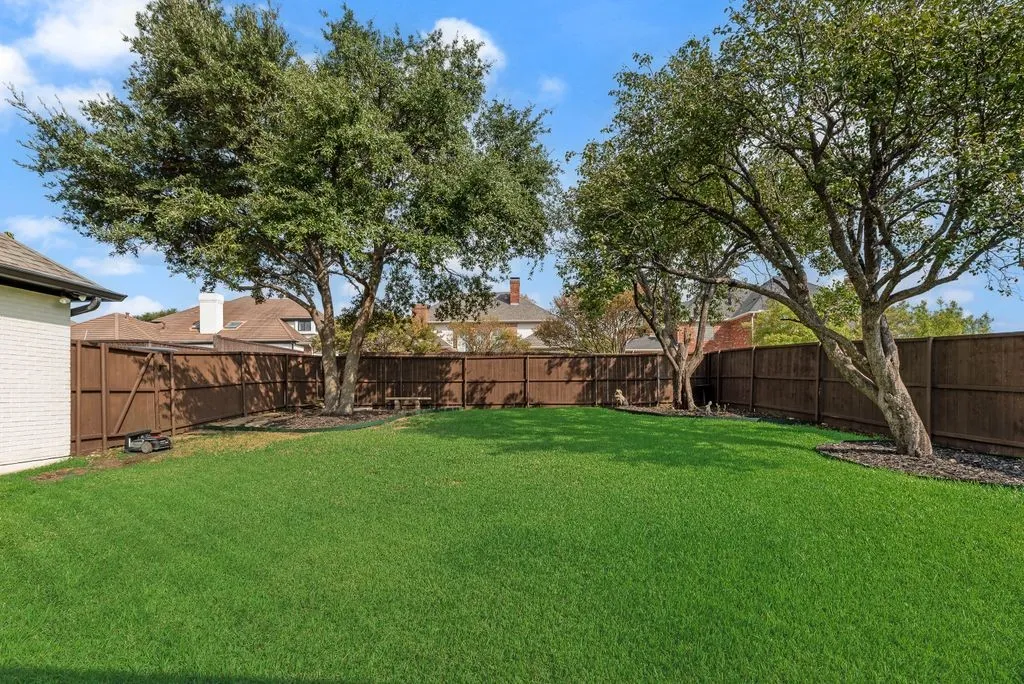 Single Family Residence For Sale in Dallas County , 2217 Clearspring Drive S, Irving, Texas 75063, 4 Bedroom, 4 Bathroom, 3 Garage spaces, 3,569 Sqft, built in 1988, mls#21397881, Real Estate Agent in Irving, Homes For Sale in Dallas county, Homes For Sale in Irving, Realtor in Irving Texas, Real Estate Brokerage Independent Realty Texas, Luminita Cordes Realtor