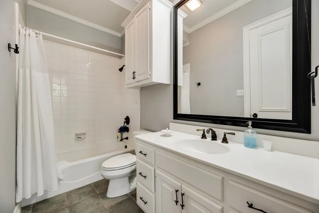 Single Family Residence For Sale in Dallas County , 2217 Clearspring Drive S, Irving, Texas 75063, 4 Bedroom, 4 Bathroom, 3 Garage spaces, 3,569 Sqft, built in 1988, mls#21397881, Real Estate Agent in Irving, Homes For Sale in Dallas county, Homes For Sale in Irving, Realtor in Irving Texas, Real Estate Brokerage Independent Realty Texas, Luminita Cordes Realtor