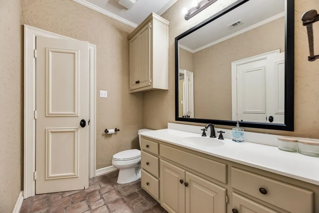 Single Family Residence For Sale in Dallas County , 2217 Clearspring Drive S, Irving, Texas 75063, 4 Bedroom, 4 Bathroom, 3 Garage spaces, 3,569 Sqft, built in 1988, mls#21397881, Real Estate Agent in Irving, Homes For Sale in Dallas county, Homes For Sale in Irving, Realtor in Irving Texas, Real Estate Brokerage Independent Realty Texas, Luminita Cordes Realtor