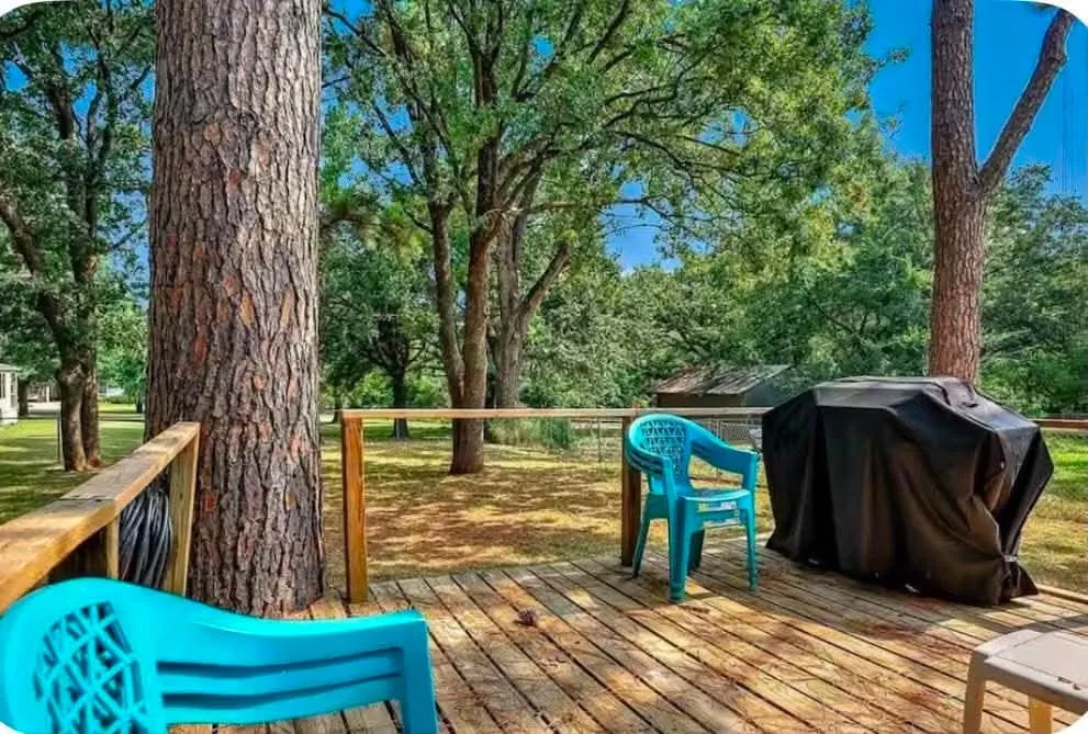Mobile Home For Rent in Grayson County , 159 Oklahoma Avenue, Pottsboro, Texas 75076, 2 Bedroom, 2 Bathroom, Garage spaces, 924 Sqft, built in 1972, mls#21398960, Real Estate Agent in Pottsboro, Homes For Rent in Grayson county, Homes For Rent in Pottsboro, Realtor in Pottsboro Texas, Real Estate Brokerage Independent Realty Texas, Luminita Cordes Realtor
