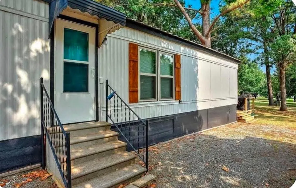 Mobile Home For Rent in Grayson County , 159 Oklahoma Avenue, Pottsboro, Texas 75076, 2 Bedroom, 2 Bathroom, Garage spaces, 924 Sqft, built in 1972, mls#21398960, Real Estate Agent in Pottsboro, Homes For Rent in Grayson county, Homes For Rent in Pottsboro, Realtor in Pottsboro Texas, Real Estate Brokerage Independent Realty Texas, Luminita Cordes Realtor