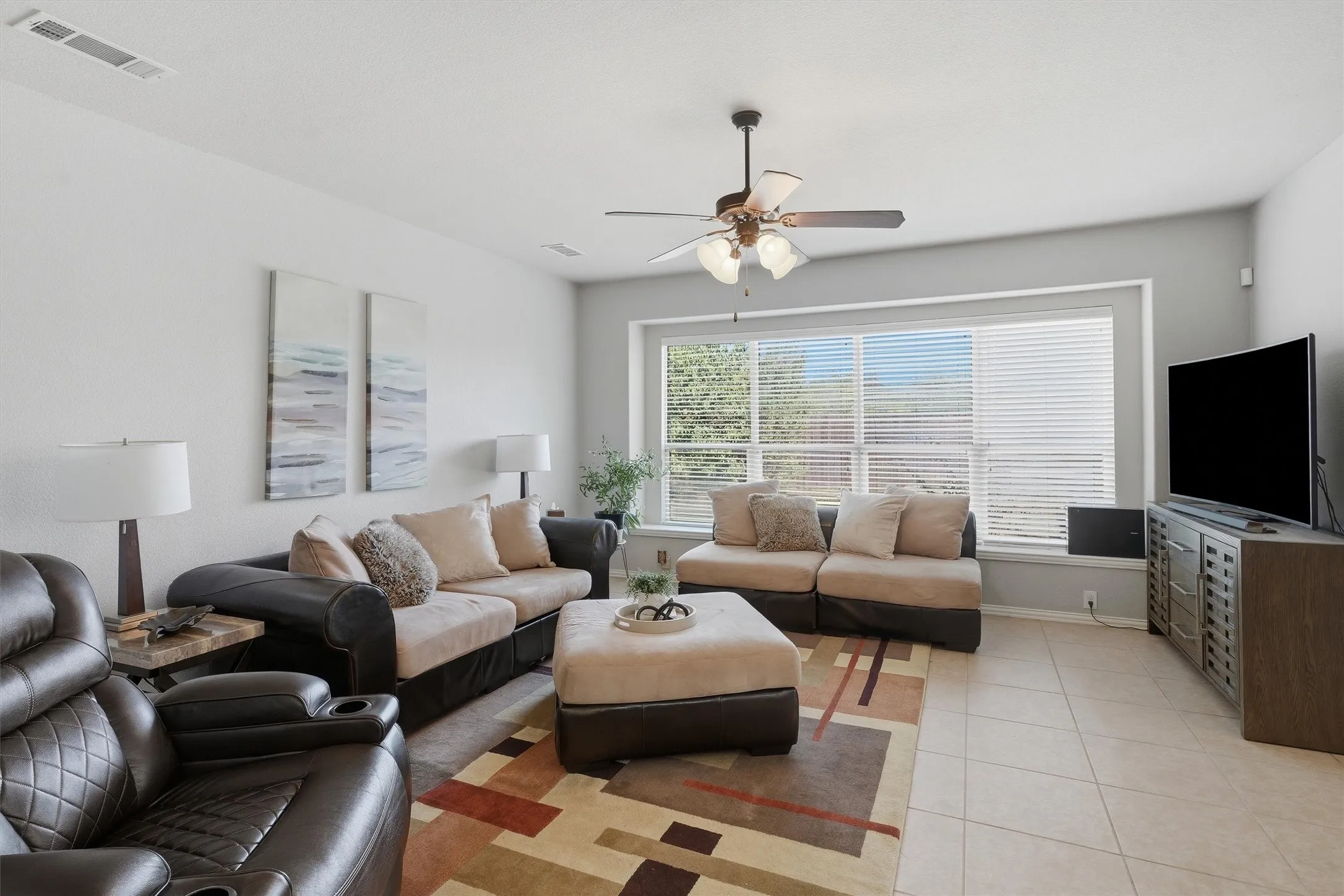 Single Family Residence For Sale in Tarrant County , 305 Mossy Oak Trail, Fort Worth, Texas 76131, 4 Bedroom, 3 Bathroom, 2 Garage spaces, 2,810 Sqft, built in 2009, mls#21391531, Real Estate Agent in Fort Worth, Homes For Sale in Tarrant county, Homes For Sale in Fort Worth, Realtor in Fort Worth Texas, Real Estate Brokerage Independent Realty Texas, Luminita Cordes Realtor
