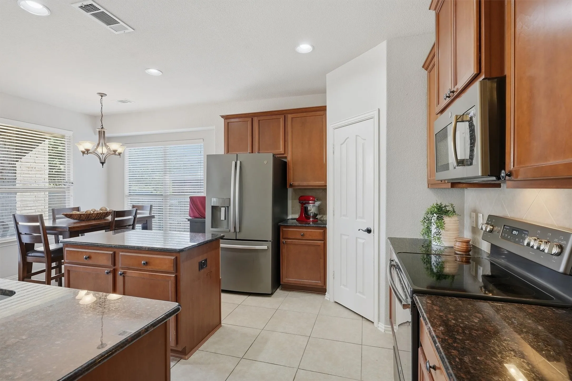 Single Family Residence For Sale in Tarrant County , 305 Mossy Oak Trail, Fort Worth, Texas 76131, 4 Bedroom, 3 Bathroom, 2 Garage spaces, 2,810 Sqft, built in 2009, mls#21391531, Real Estate Agent in Fort Worth, Homes For Sale in Tarrant county, Homes For Sale in Fort Worth, Realtor in Fort Worth Texas, Real Estate Brokerage Independent Realty Texas, Luminita Cordes Realtor