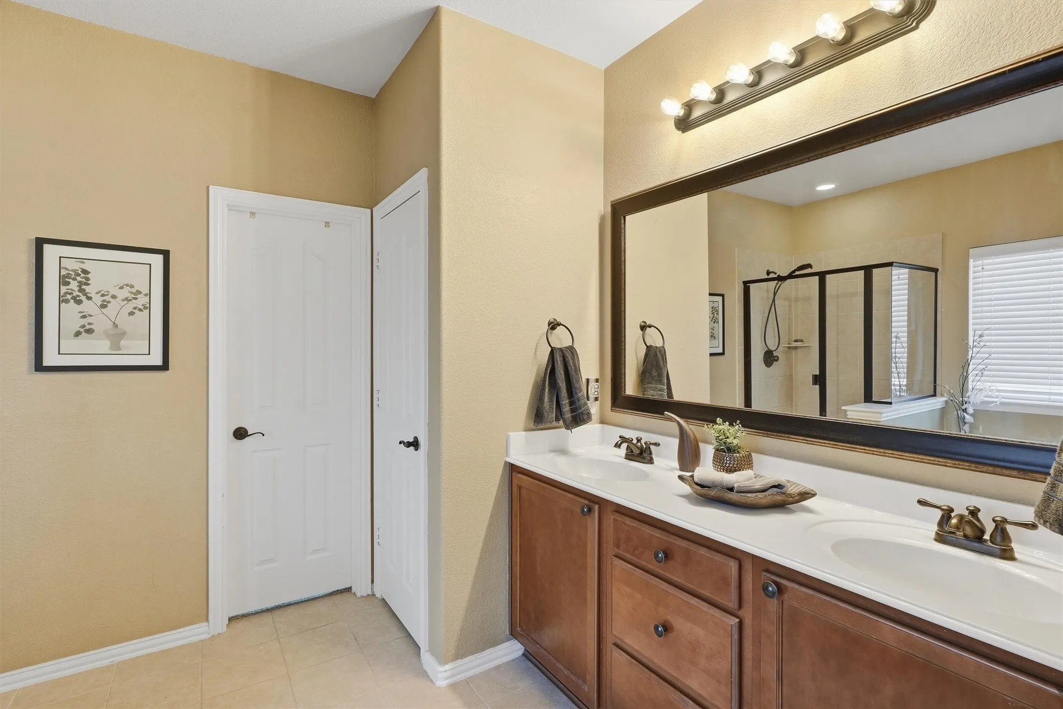 Single Family Residence For Sale in Tarrant County , 305 Mossy Oak Trail, Fort Worth, Texas 76131, 4 Bedroom, 3 Bathroom, 2 Garage spaces, 2,810 Sqft, built in 2009, mls#21391531, Real Estate Agent in Fort Worth, Homes For Sale in Tarrant county, Homes For Sale in Fort Worth, Realtor in Fort Worth Texas, Real Estate Brokerage Independent Realty Texas, Luminita Cordes Realtor