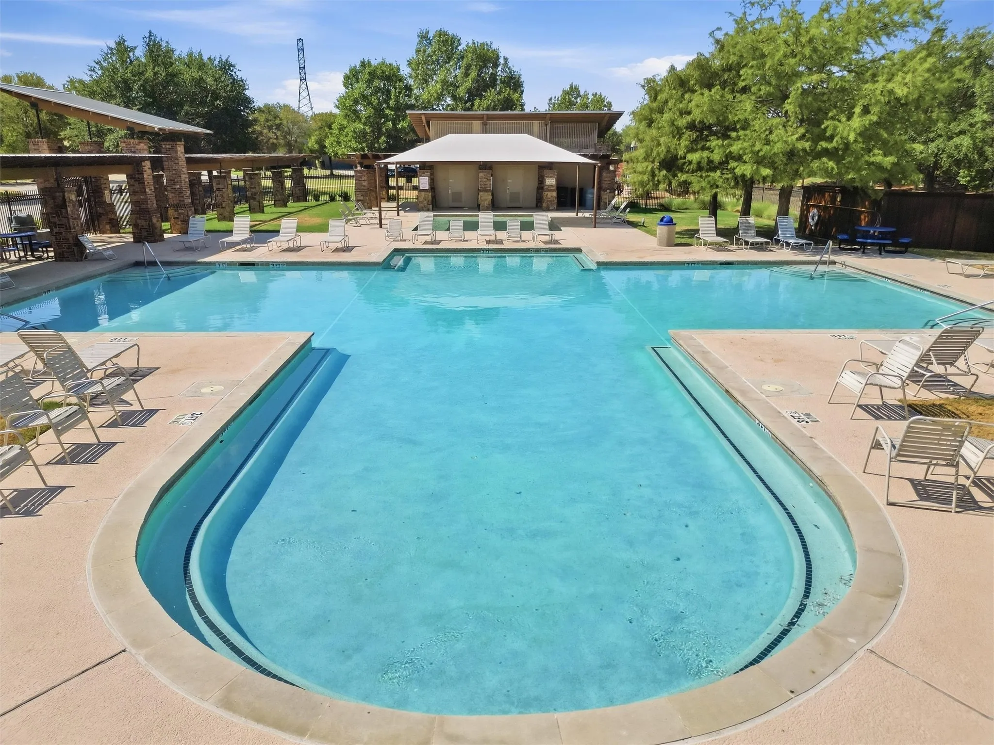 Single Family Residence For Sale in Tarrant County , 305 Mossy Oak Trail, Fort Worth, Texas 76131, 4 Bedroom, 3 Bathroom, 2 Garage spaces, 2,810 Sqft, built in 2009, mls#21391531, Real Estate Agent in Fort Worth, Homes For Sale in Tarrant county, Homes For Sale in Fort Worth, Realtor in Fort Worth Texas, Real Estate Brokerage Independent Realty Texas, Luminita Cordes Realtor