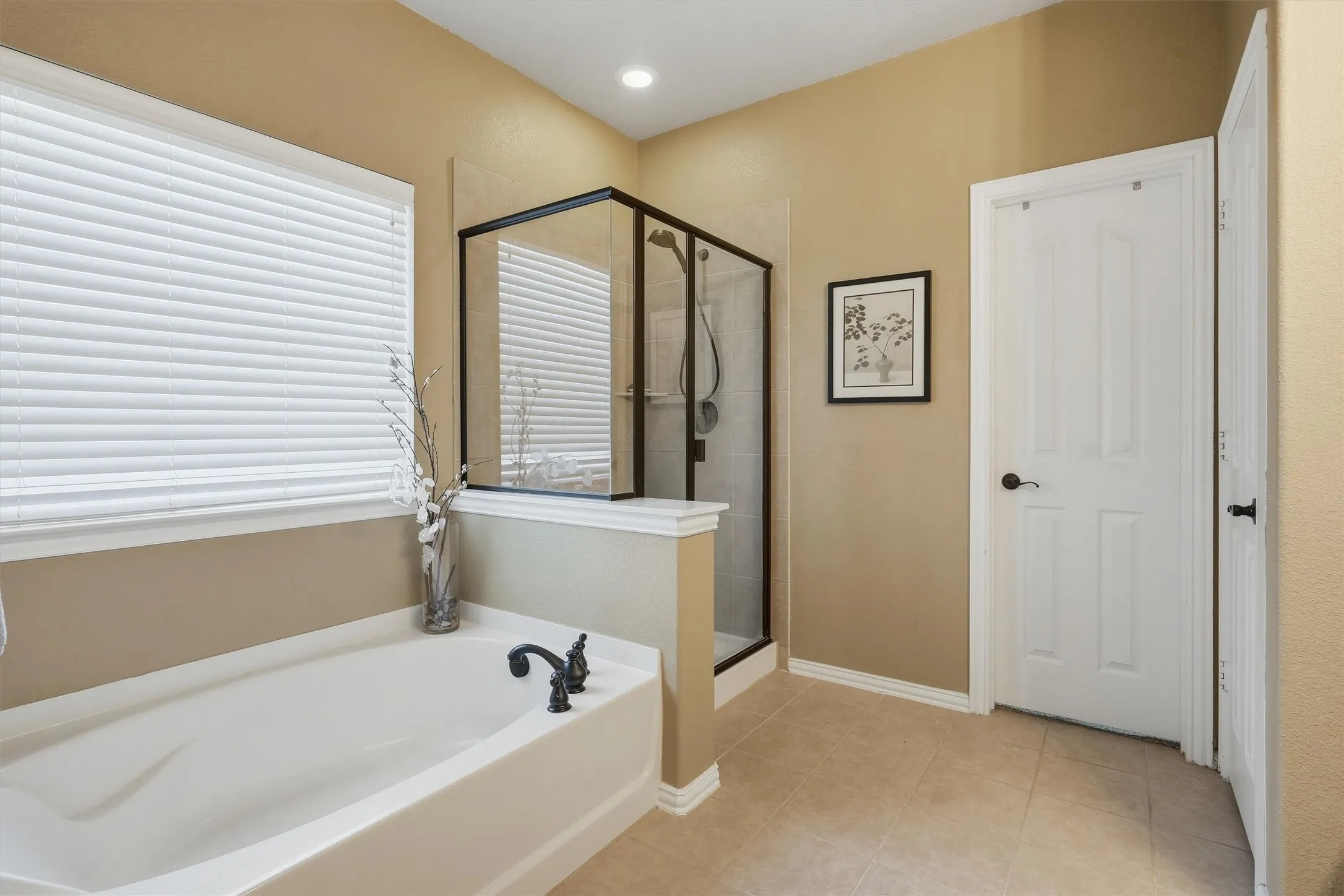 Single Family Residence For Sale in Tarrant County , 305 Mossy Oak Trail, Fort Worth, Texas 76131, 4 Bedroom, 3 Bathroom, 2 Garage spaces, 2,810 Sqft, built in 2009, mls#21391531, Real Estate Agent in Fort Worth, Homes For Sale in Tarrant county, Homes For Sale in Fort Worth, Realtor in Fort Worth Texas, Real Estate Brokerage Independent Realty Texas, Luminita Cordes Realtor
