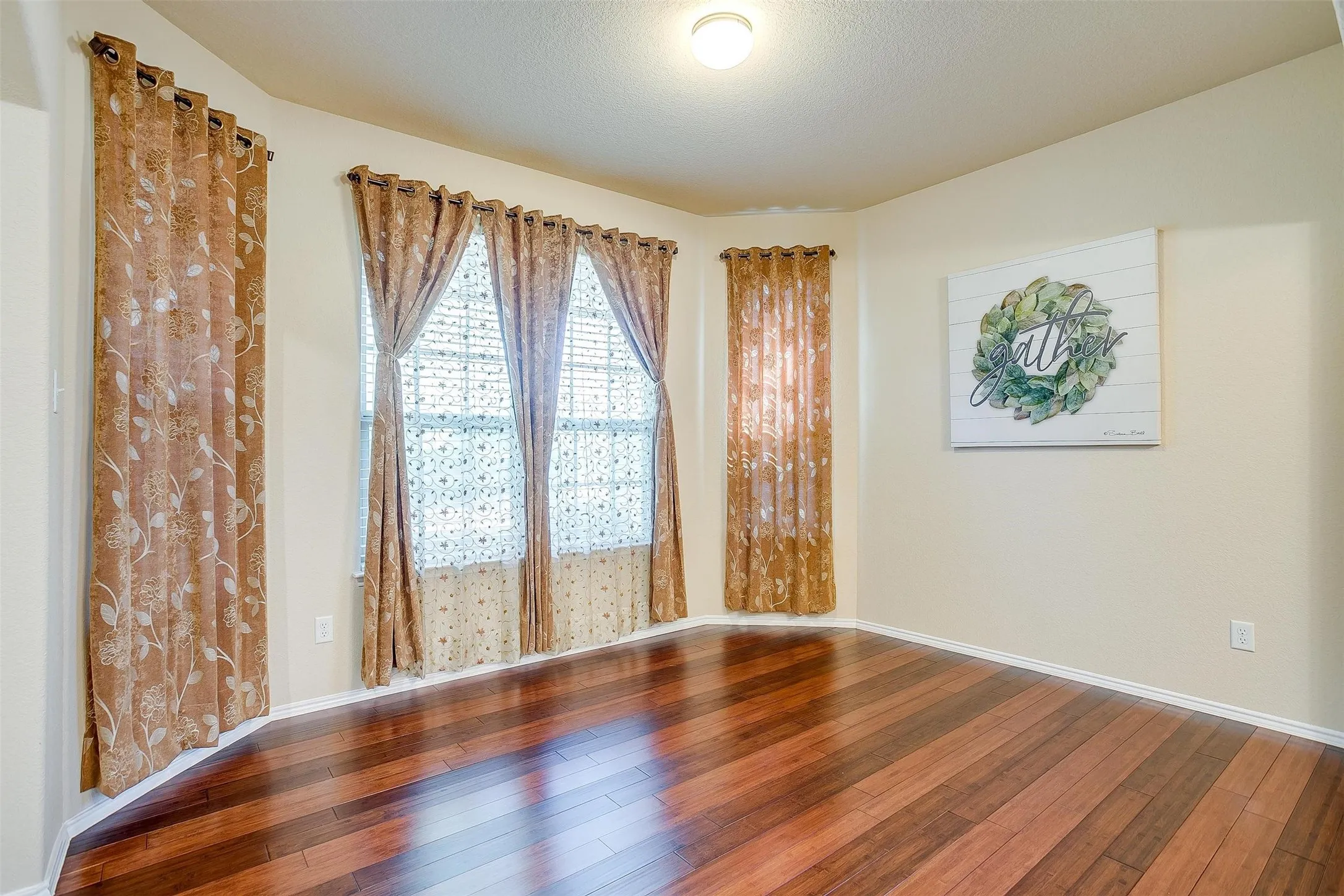 Single Family Residence For Rent in Tarrant County , 7056 Welshman Drive, Fort Worth, Texas 76137, 4 Bedroom, 3 Bathroom, 2 Garage spaces, 3,242 Sqft, built in 2008, mls#21398916, Real Estate Agent in Fort Worth, Homes For Rent in Tarrant county, Homes For Rent in Fort Worth, Realtor in Fort Worth Texas, Real Estate Brokerage Independent Realty Texas, Luminita Cordes Realtor