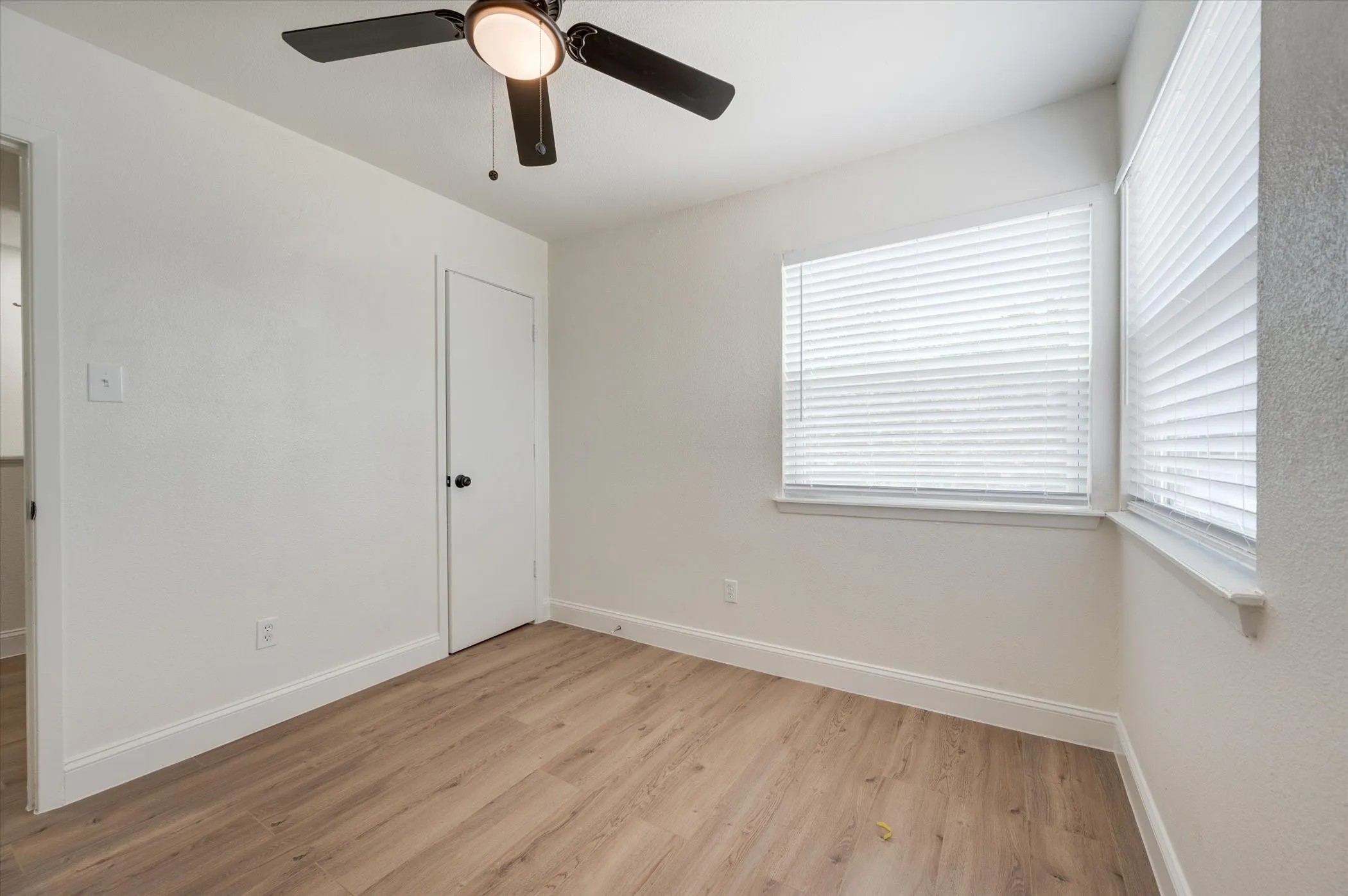 Apartment For Rent in Johnson County , 805 W Chambers Street F, Cleburne, Texas 76033, 2 Bedroom, 2 Bathroom, Garage spaces, 906 Sqft, built in 1984, mls#21398412, Real Estate Agent in Cleburne, Homes For Rent in Johnson county, Homes For Rent in Cleburne, Realtor in Cleburne Texas, Real Estate Brokerage Independent Realty Texas, Luminita Cordes Realtor
