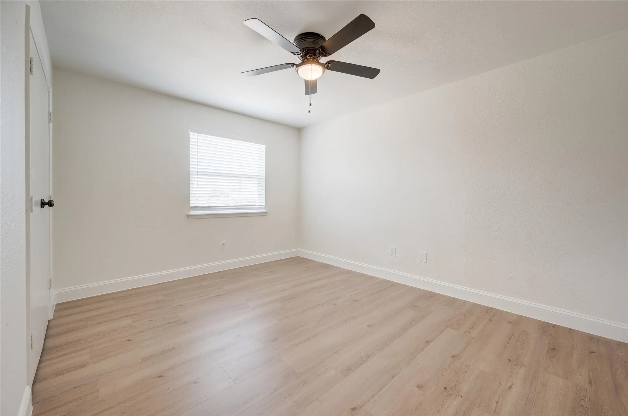 Apartment For Rent in Johnson County , 805 W Chambers Street F, Cleburne, Texas 76033, 2 Bedroom, 2 Bathroom, Garage spaces, 906 Sqft, built in 1984, mls#21398412, Real Estate Agent in Cleburne, Homes For Rent in Johnson county, Homes For Rent in Cleburne, Realtor in Cleburne Texas, Real Estate Brokerage Independent Realty Texas, Luminita Cordes Realtor
