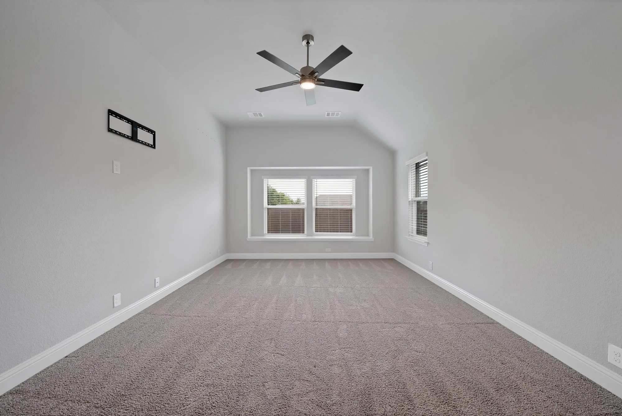 Single Family Residence For Rent in Parker County , 111 Kingfisher Lane, Aledo, Texas 76008, 4 Bedroom, 4 Bathroom, 2 Garage spaces, 3,557 Sqft, built in 2023, mls#21398972, Real Estate Agent in Aledo, Homes For Rent in Parker county, Homes For Rent in Aledo, Realtor in Aledo Texas, Real Estate Brokerage Independent Realty Texas, Luminita Cordes Realtor