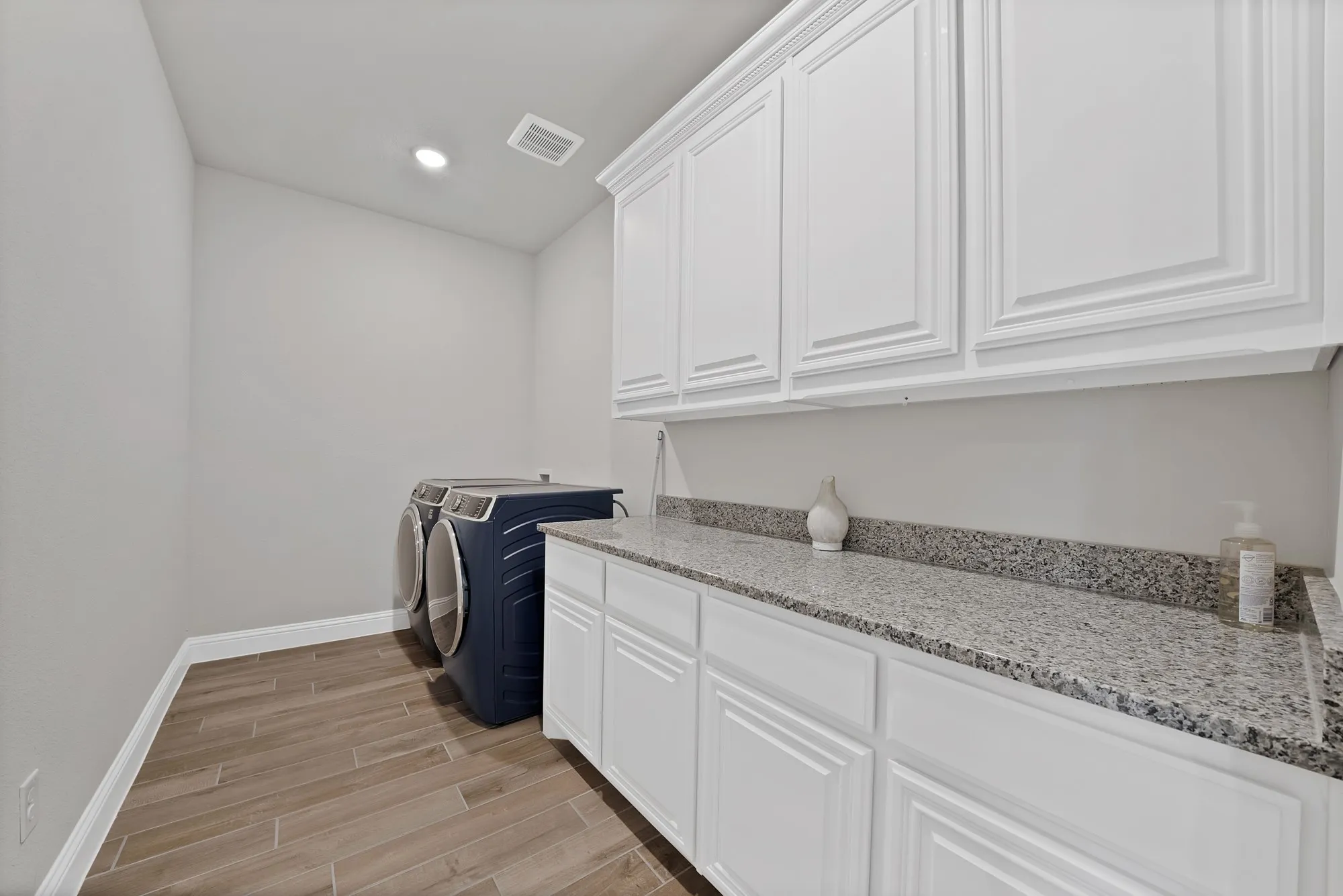 Single Family Residence For Rent in Parker County , 111 Kingfisher Lane, Aledo, Texas 76008, 4 Bedroom, 4 Bathroom, 2 Garage spaces, 3,557 Sqft, built in 2023, mls#21398972, Real Estate Agent in Aledo, Homes For Rent in Parker county, Homes For Rent in Aledo, Realtor in Aledo Texas, Real Estate Brokerage Independent Realty Texas, Luminita Cordes Realtor