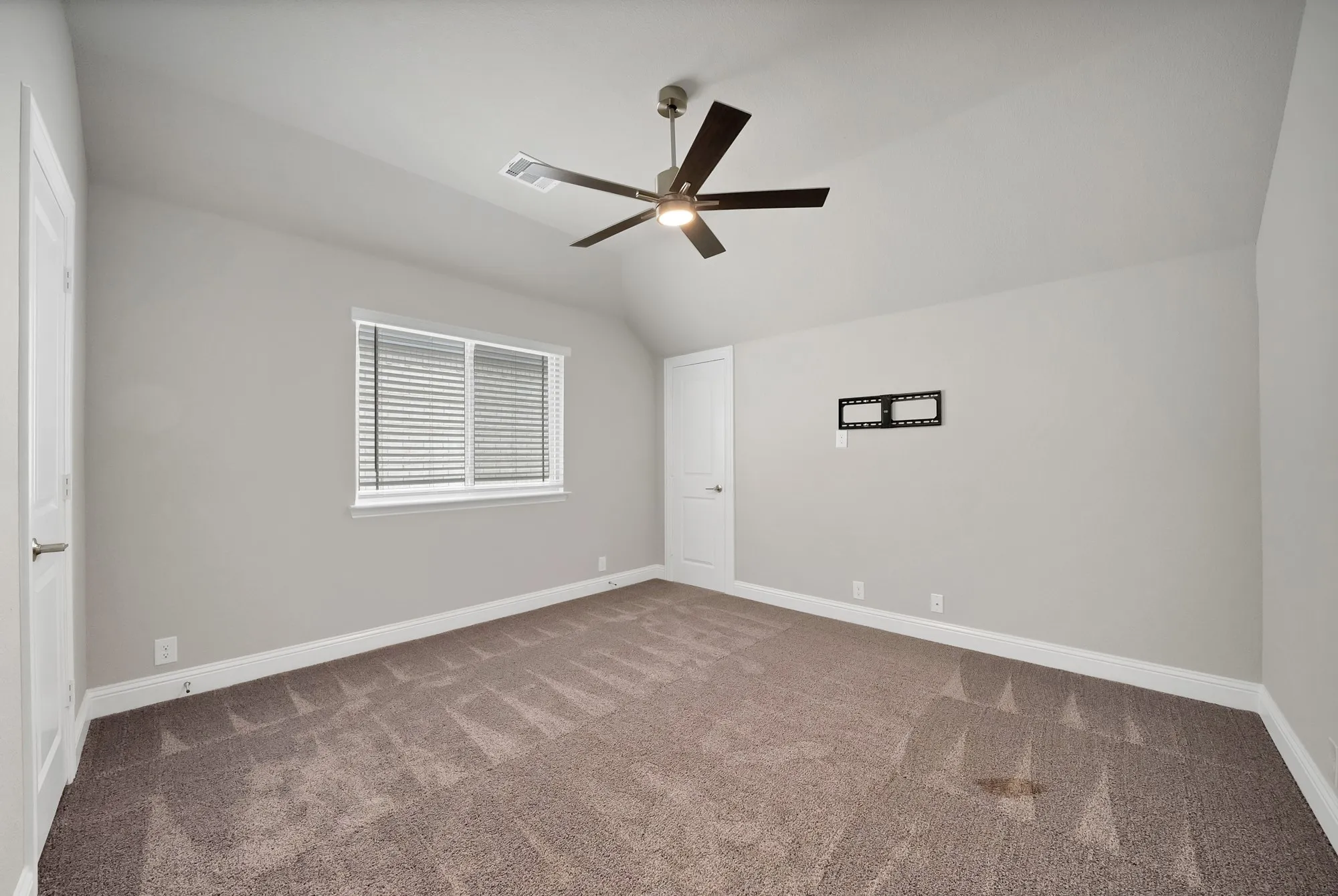 Single Family Residence For Rent in Parker County , 111 Kingfisher Lane, Aledo, Texas 76008, 4 Bedroom, 4 Bathroom, 2 Garage spaces, 3,557 Sqft, built in 2023, mls#21398972, Real Estate Agent in Aledo, Homes For Rent in Parker county, Homes For Rent in Aledo, Realtor in Aledo Texas, Real Estate Brokerage Independent Realty Texas, Luminita Cordes Realtor