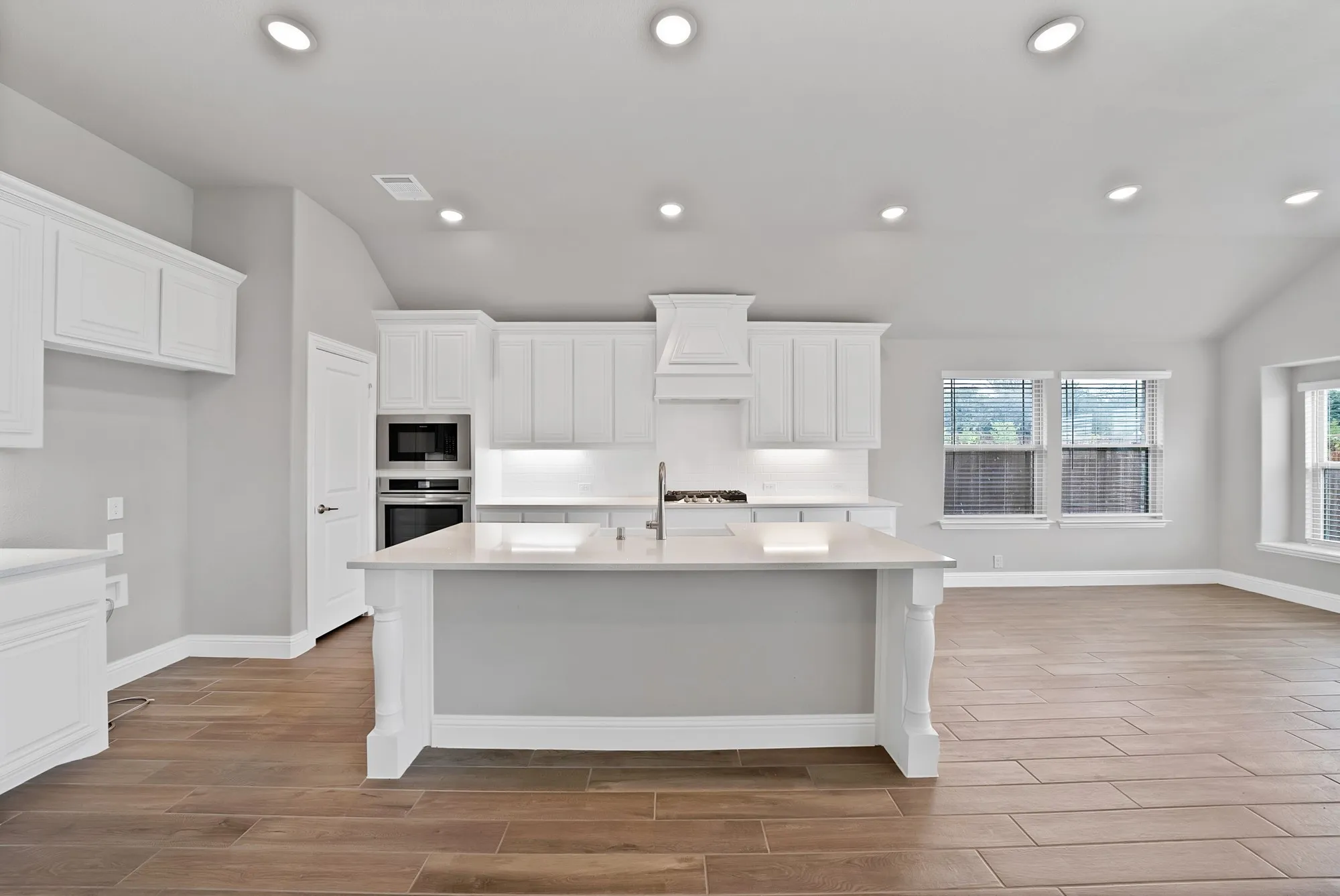 Single Family Residence For Rent in Parker County , 111 Kingfisher Lane, Aledo, Texas 76008, 4 Bedroom, 4 Bathroom, 2 Garage spaces, 3,557 Sqft, built in 2023, mls#21398972, Real Estate Agent in Aledo, Homes For Rent in Parker county, Homes For Rent in Aledo, Realtor in Aledo Texas, Real Estate Brokerage Independent Realty Texas, Luminita Cordes Realtor