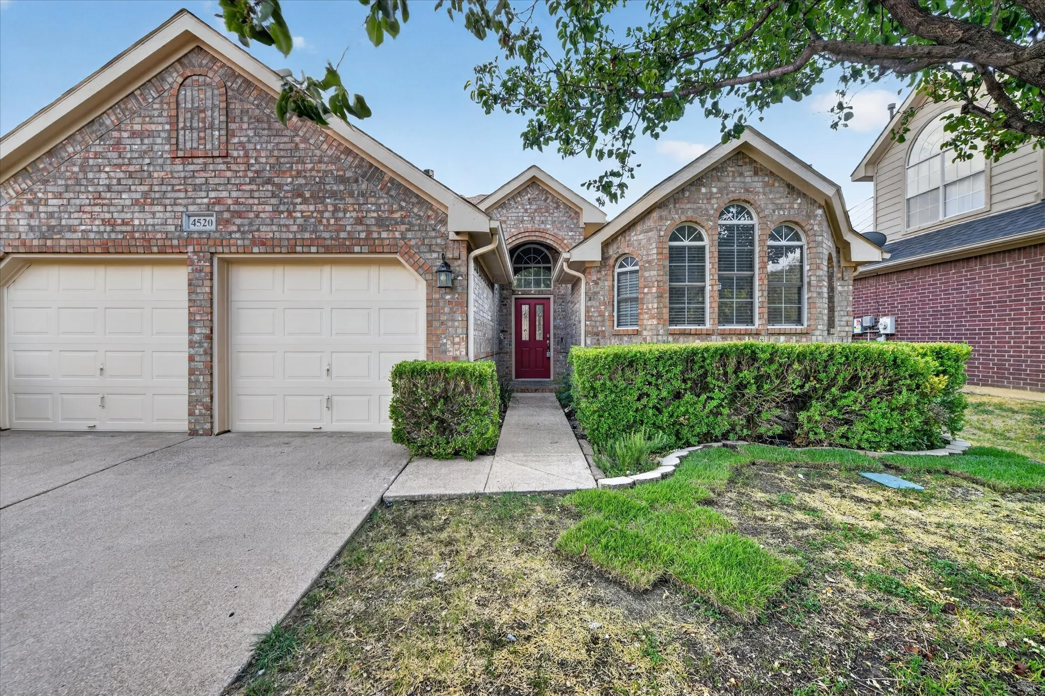 Single Family Residence For Sale in Tarrant County , 4520 Angelina Way, Fort Worth, Texas 76137, 3 Bedroom, 2 Bathroom, 2 Garage spaces, 1,614 Sqft, built in 1996, mls#21398598, Real Estate Agent in Fort Worth, Homes For Sale in Tarrant county, Homes For Sale in Fort Worth, Realtor in Fort Worth Texas, Real Estate Brokerage Independent Realty Texas, Luminita Cordes Realtor