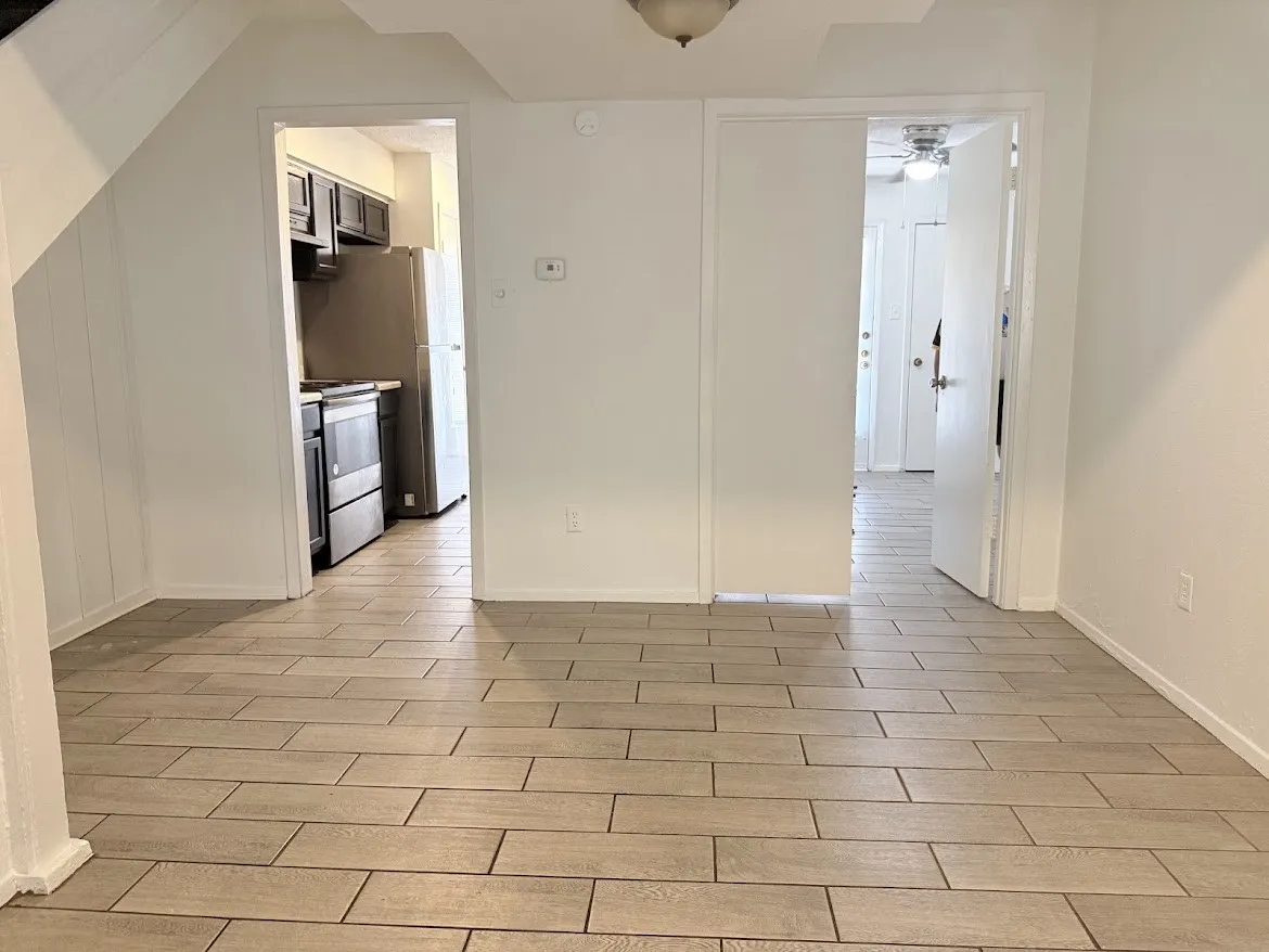 Townhouse For Rent in Dallas County , 7145 Fair Oaks Avenue 34, Dallas, Texas 75231, 3 Bedroom, 3 Bathroom, Garage spaces, 1,303 Sqft, built in 1974, mls#21398921, Real Estate Agent in Dallas, Homes For Rent in Dallas county, Homes For Rent in Dallas, Realtor in Dallas Texas, Real Estate Brokerage Independent Realty Texas, Luminita Cordes Realtor